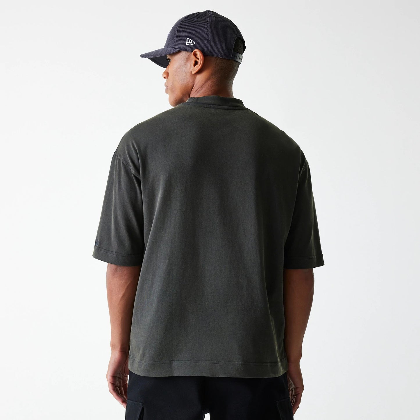 The Male model is wearing LA Lakers NBA Washed Graphic Grey T-Shirt 2