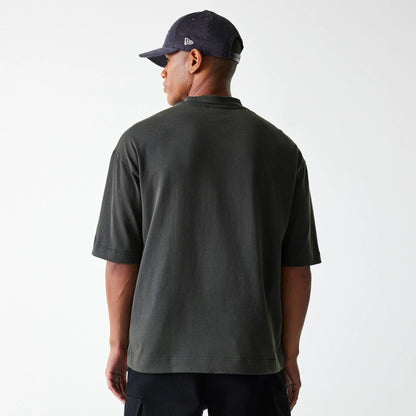 The Male model is wearing LA Lakers NBA Washed Graphic Grey T-Shirt 2