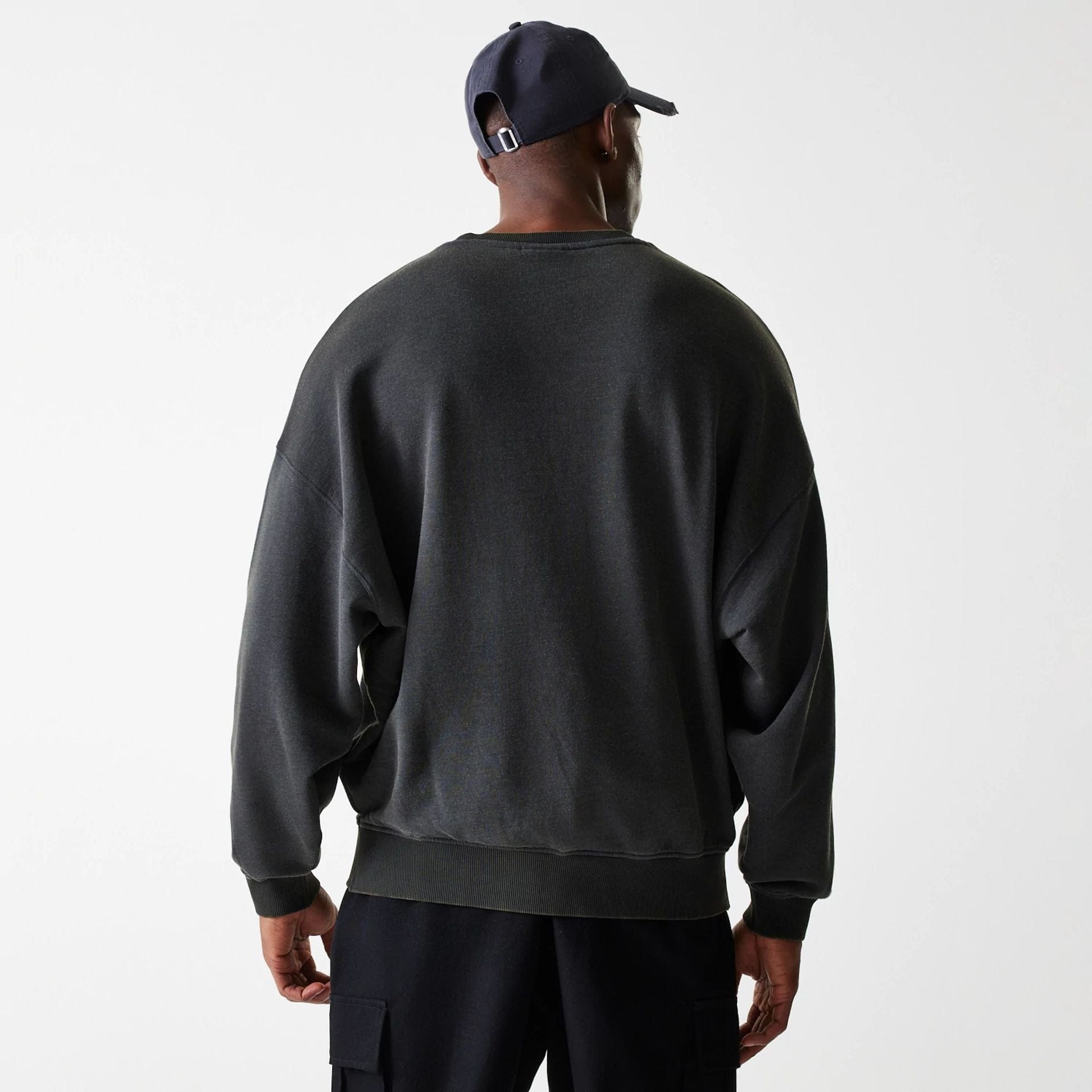 The Male model is wearing LA Lakers NBA Washed Graphic Grey Oversized Crew Neck Sweater 2