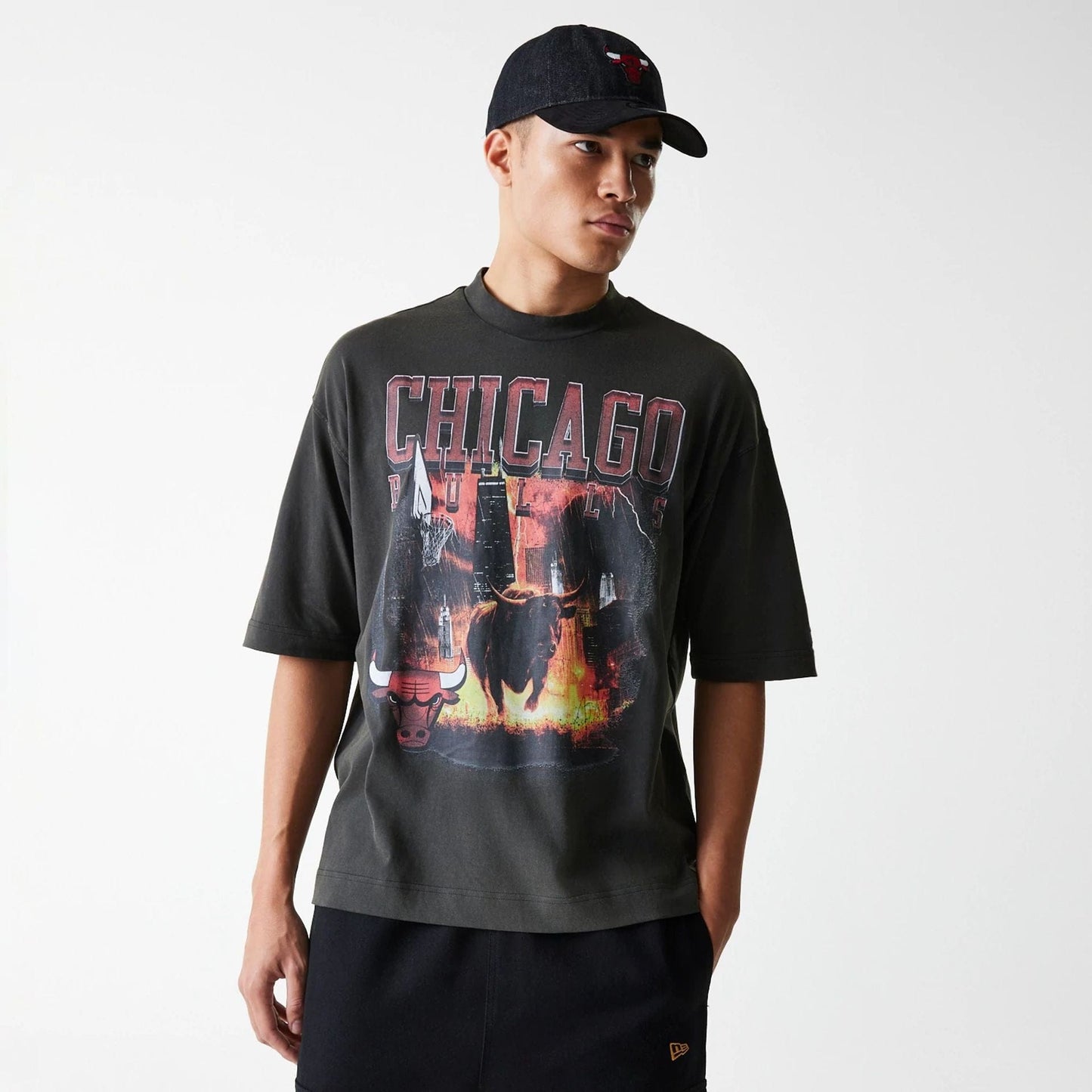 The Male model is wearing Chicago Bulls NBA Washed Graphic Grey T-Shirt 3