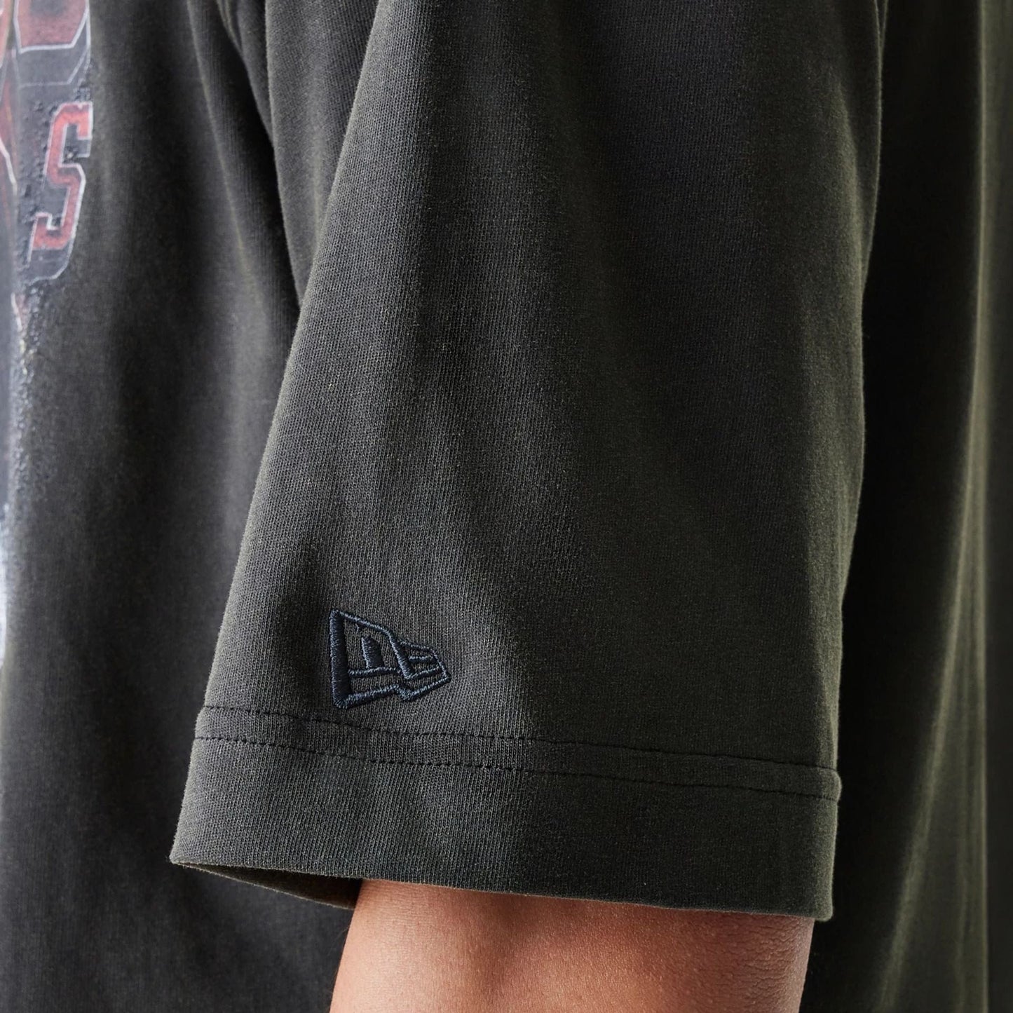 The Male model is wearing Chicago Bulls NBA Washed Graphic Grey T-Shirt 7