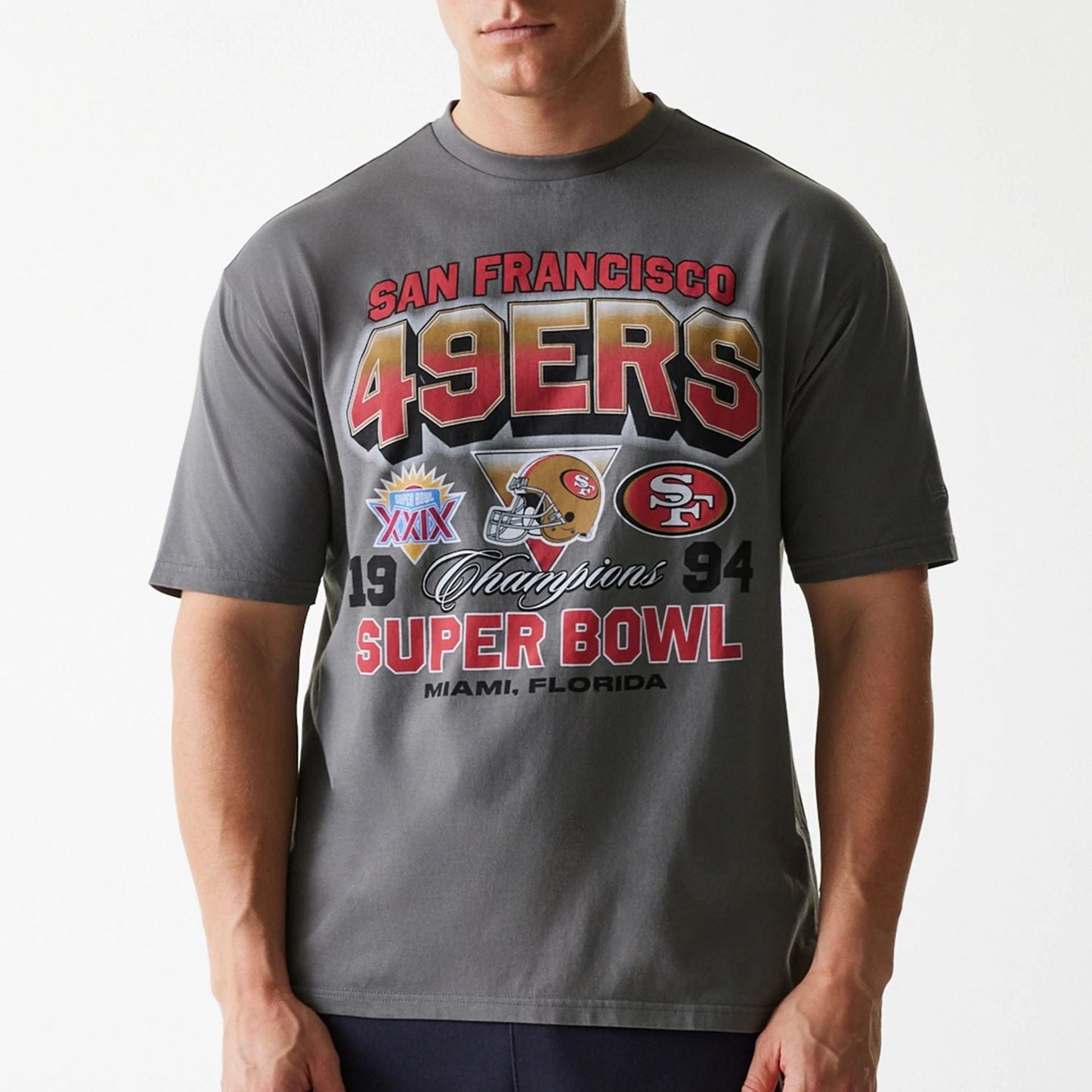 The Male model is wearing San Francisco 49ers NFL Washed Super Bowl Grey Oversized T-Shirt 3