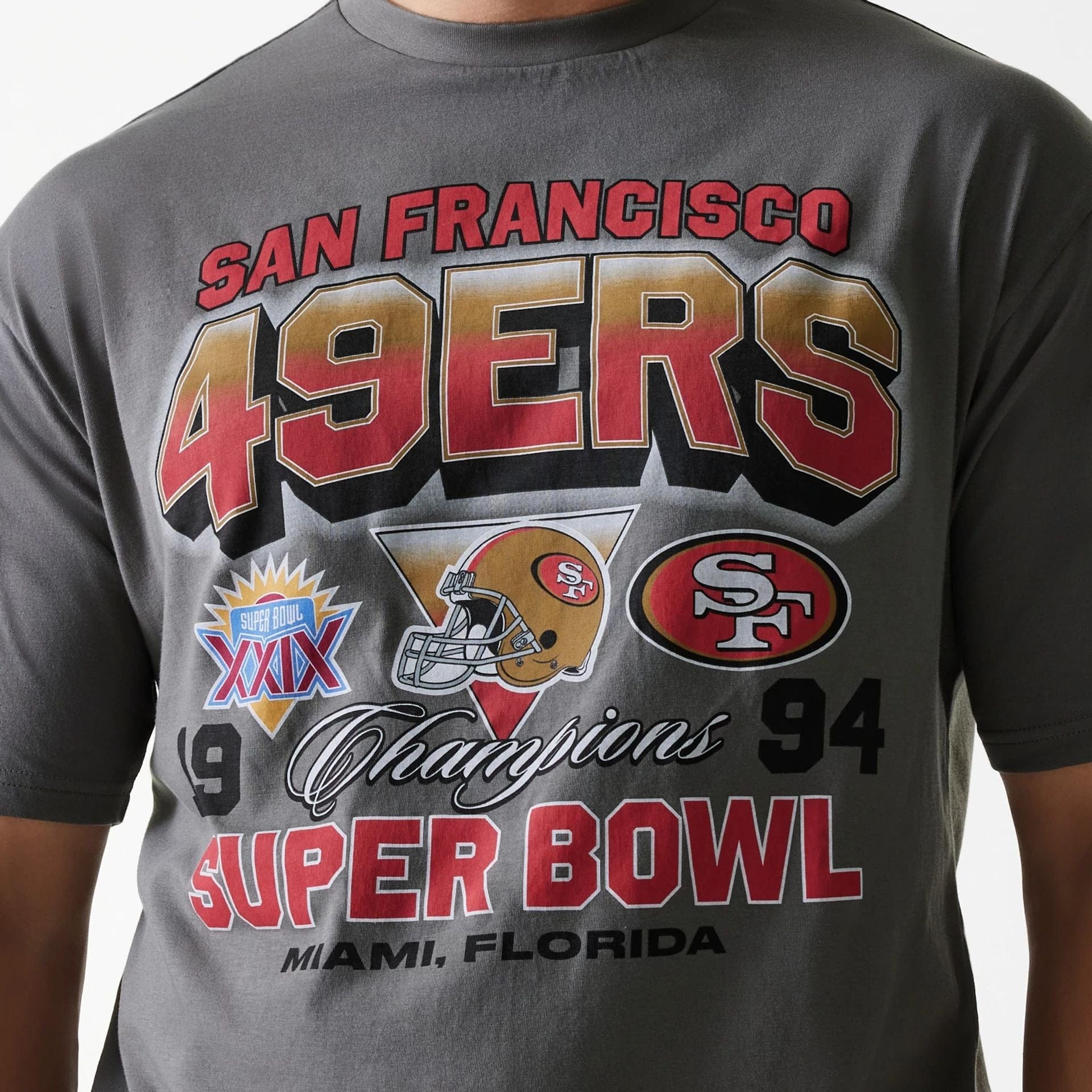 The Male model is wearing San Francisco 49ers NFL Washed Super Bowl Grey Oversized T-Shirt 4