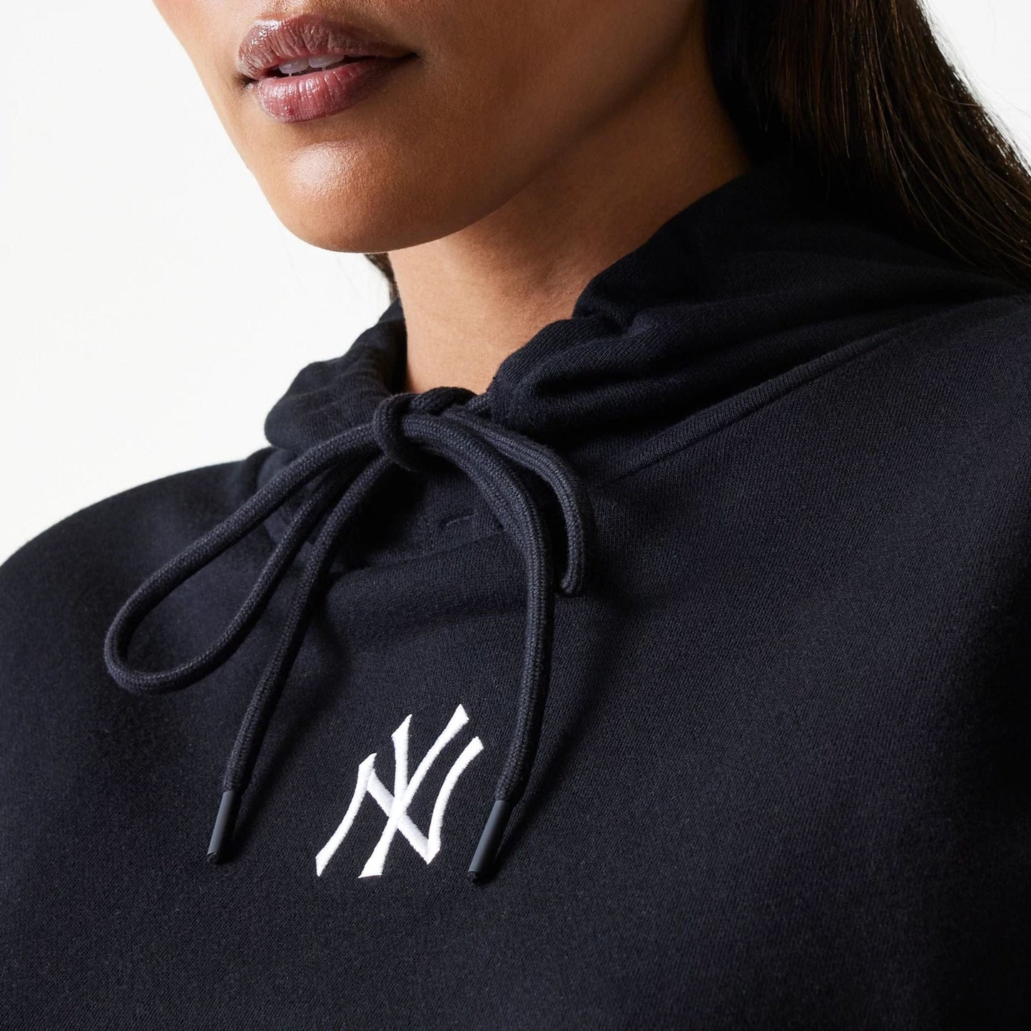 The Female model is wearing New York Yankees Womens MLB Midi League Essential Black Pullover Hoodie 6