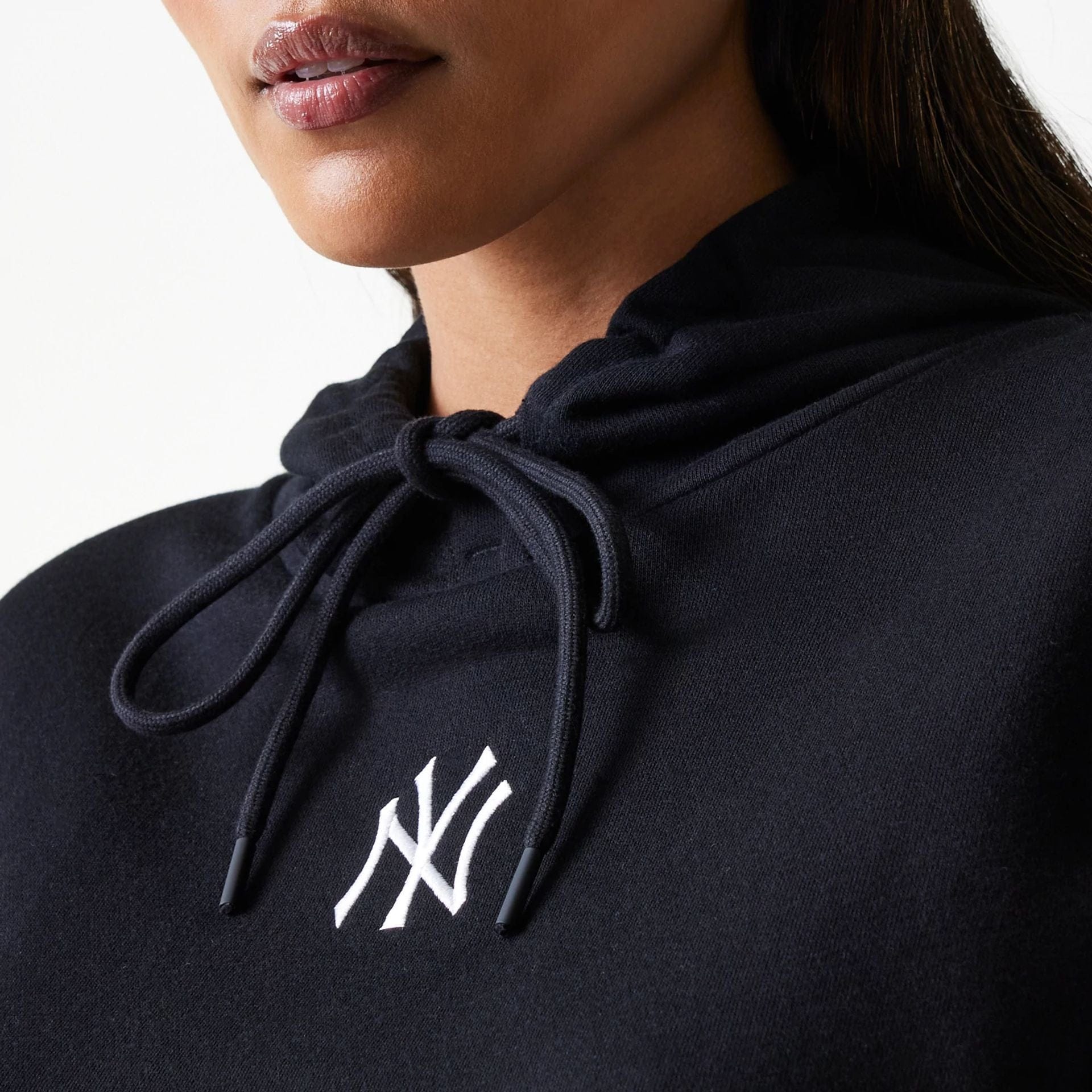 The Female model is wearing New York Yankees Womens MLB Midi League Essential Black Pullover Hoodie 6