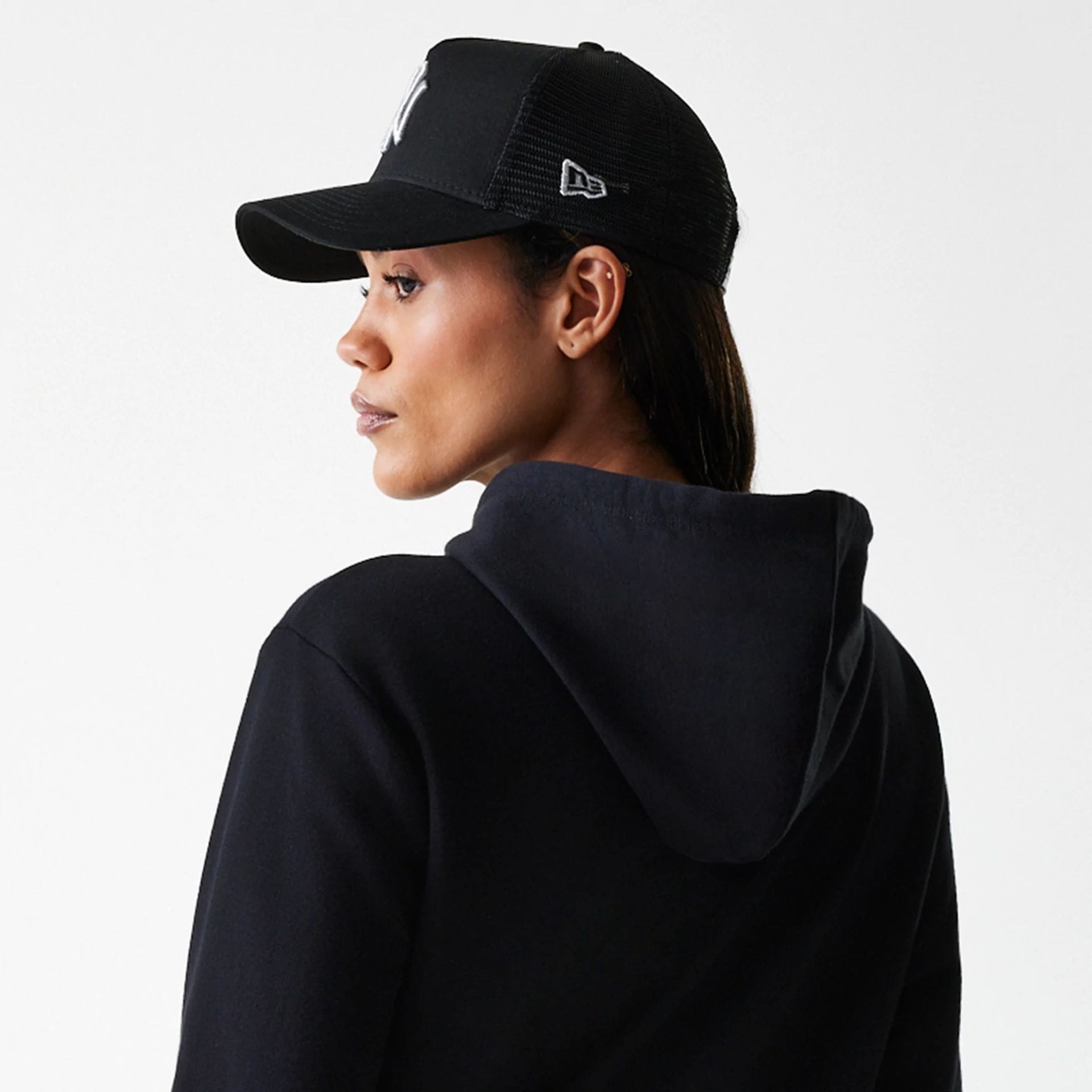 The Female model is wearing New York Yankees Womens MLB Midi League Essential Black Pullover Hoodie 7