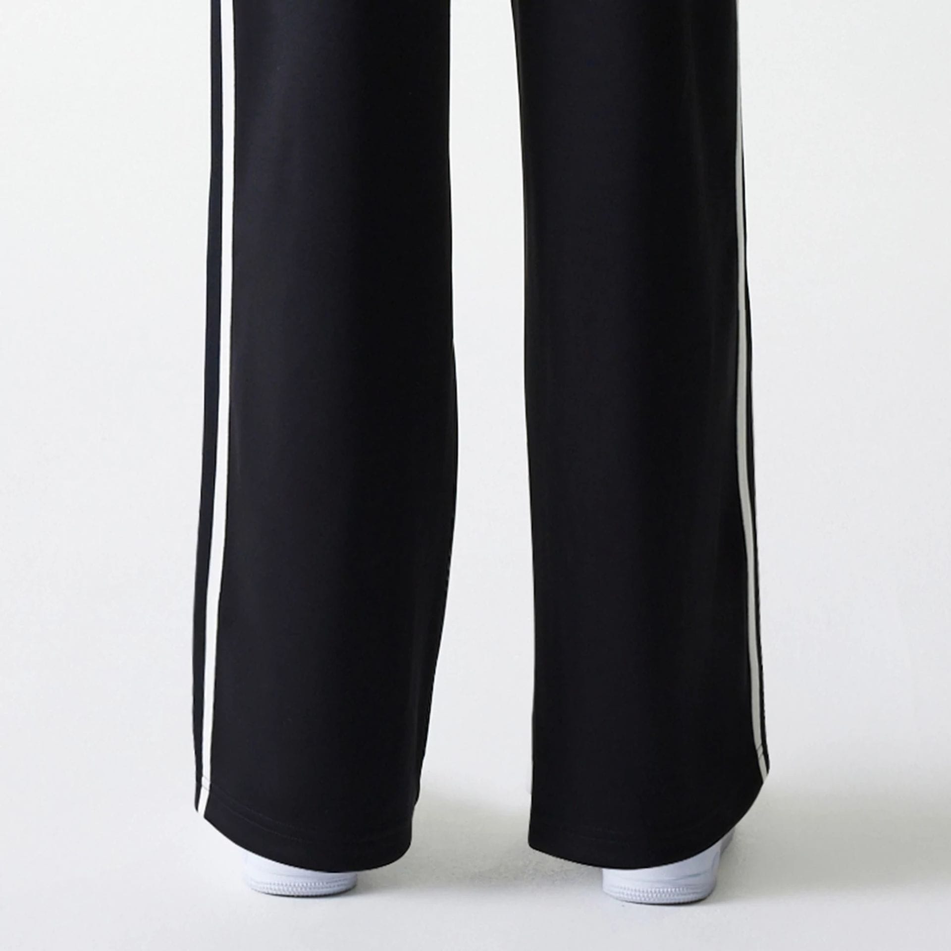 The Female model is wearing New York Yankees Womens MLB Midi Logo Black Track Pants 7