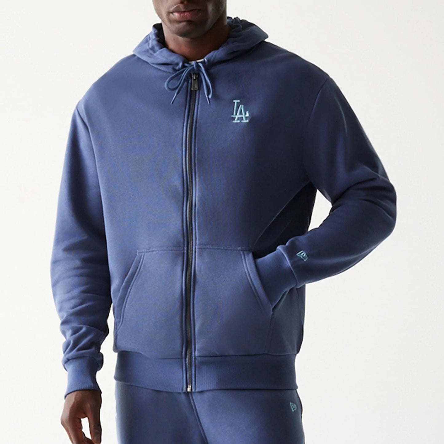 The Male model is wearing LA Dodgers MLB Midi League Essential Dark Blue Oversized Full Zip Hoodie 3