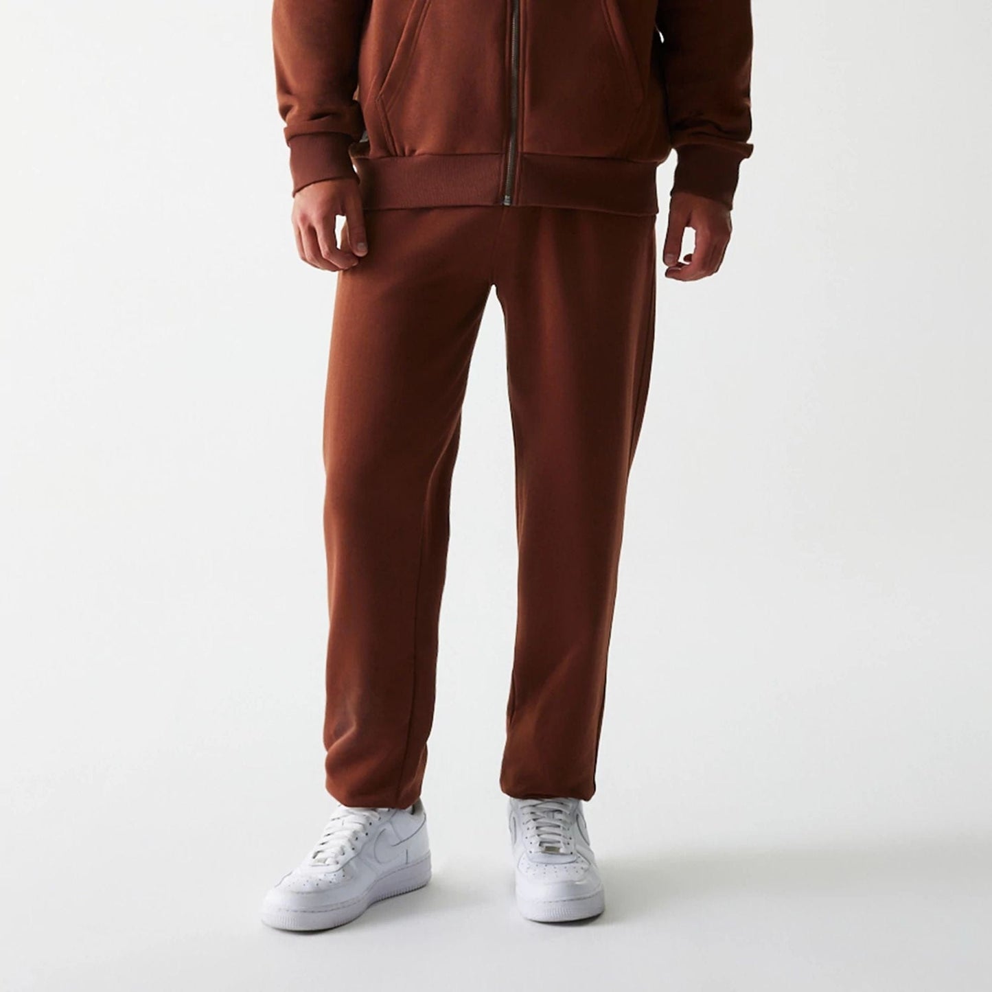 The Male model is wearing New York Yankees MLB Midi League Essential Brown Joggers 6