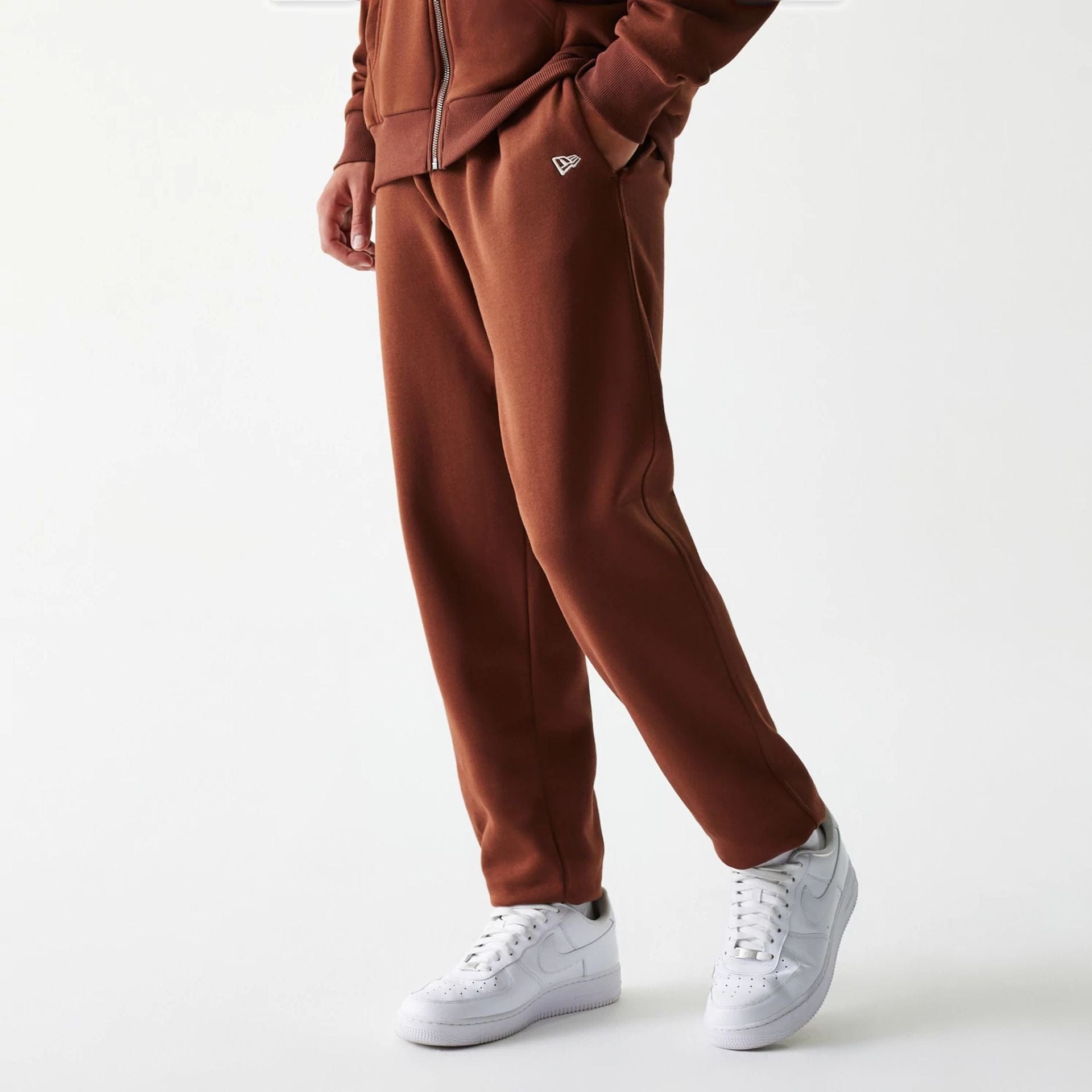 The Male model is wearing New York Yankees MLB Midi League Essential Brown Joggers 1