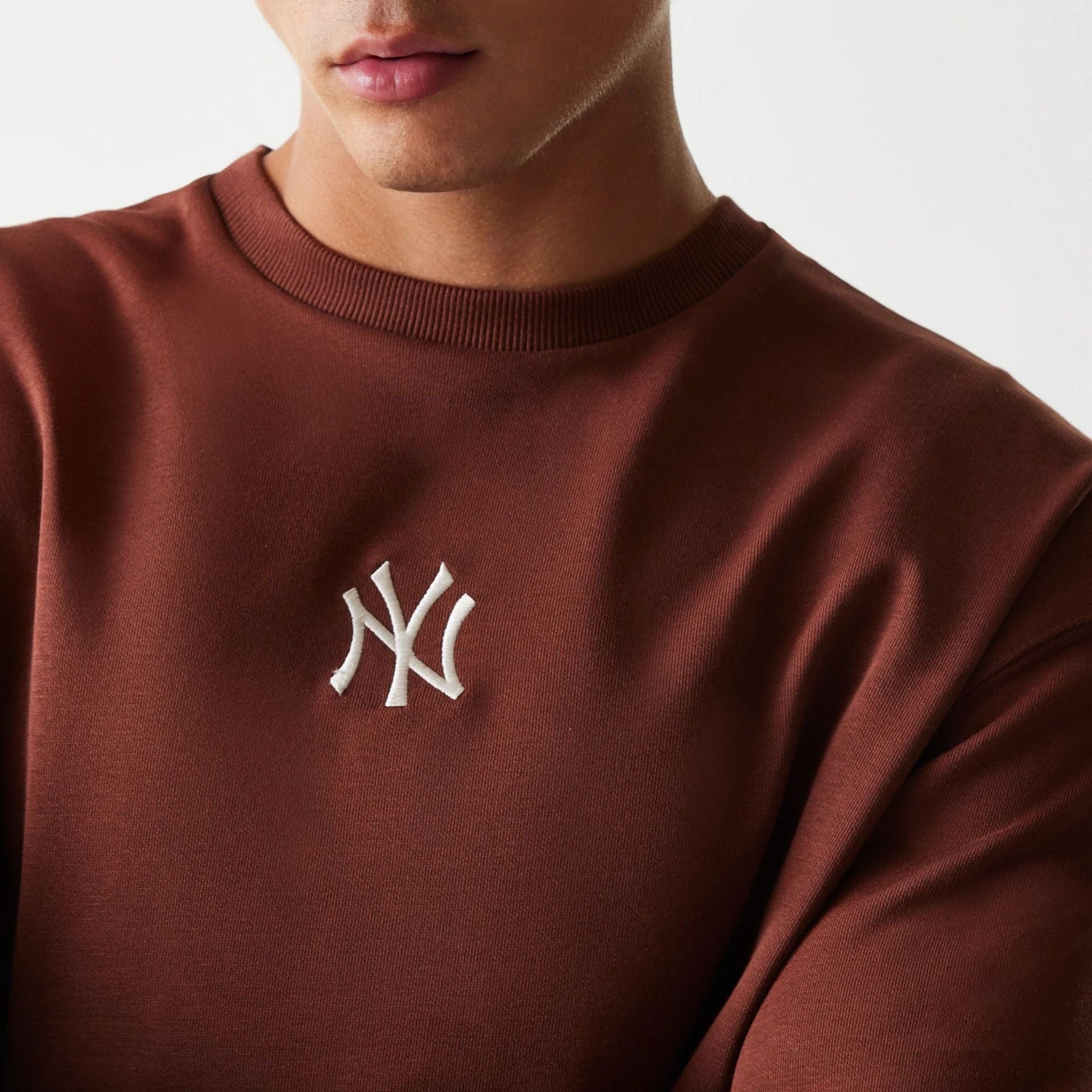 The Male model is wearing New York Yankees MLB Midi League Essential Brown Oversized Crew Neck Sweater 4