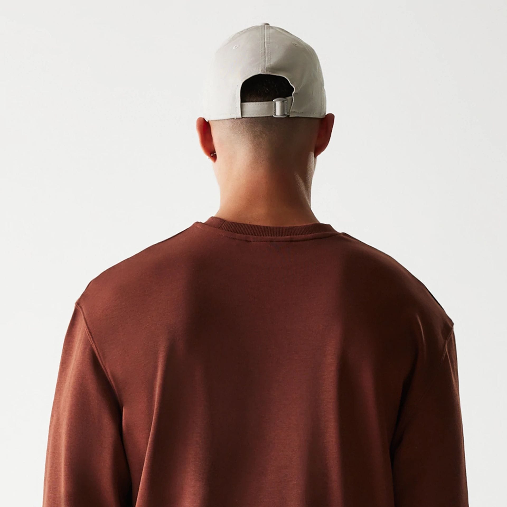 The Male model is wearing New York Yankees MLB Midi League Essential Brown Oversized Crew Neck Sweater 7