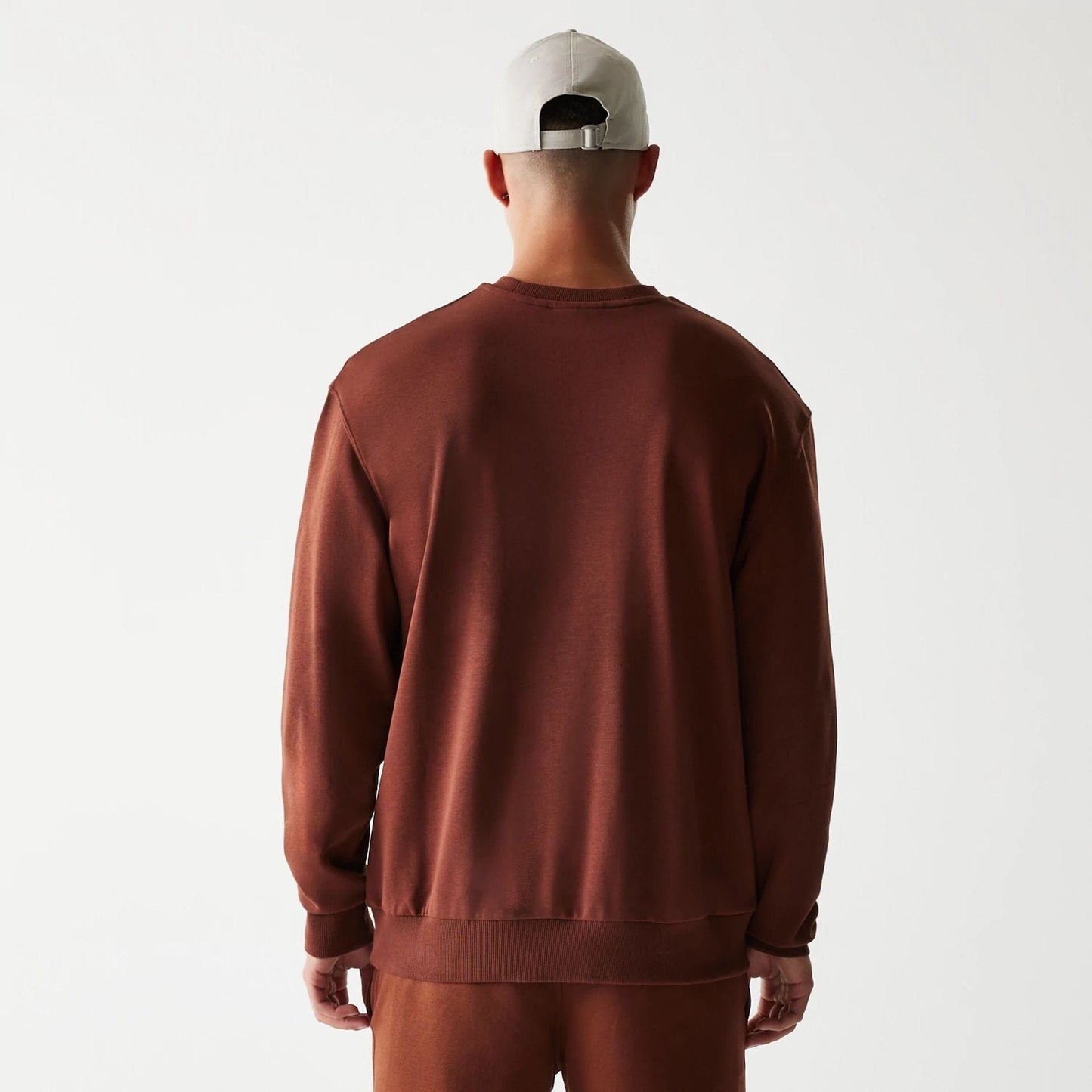 The Male model is wearing New York Yankees MLB Midi League Essential Brown Oversized Crew Neck Sweater 2
