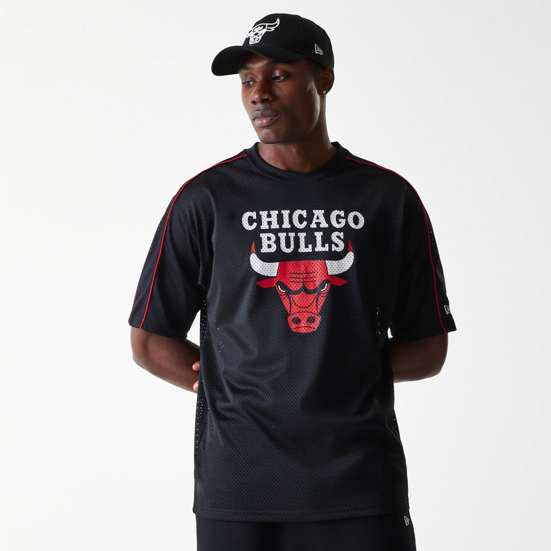 NBA Piping Chicago Bulls Black Oversized Mesh T-Shirt | New