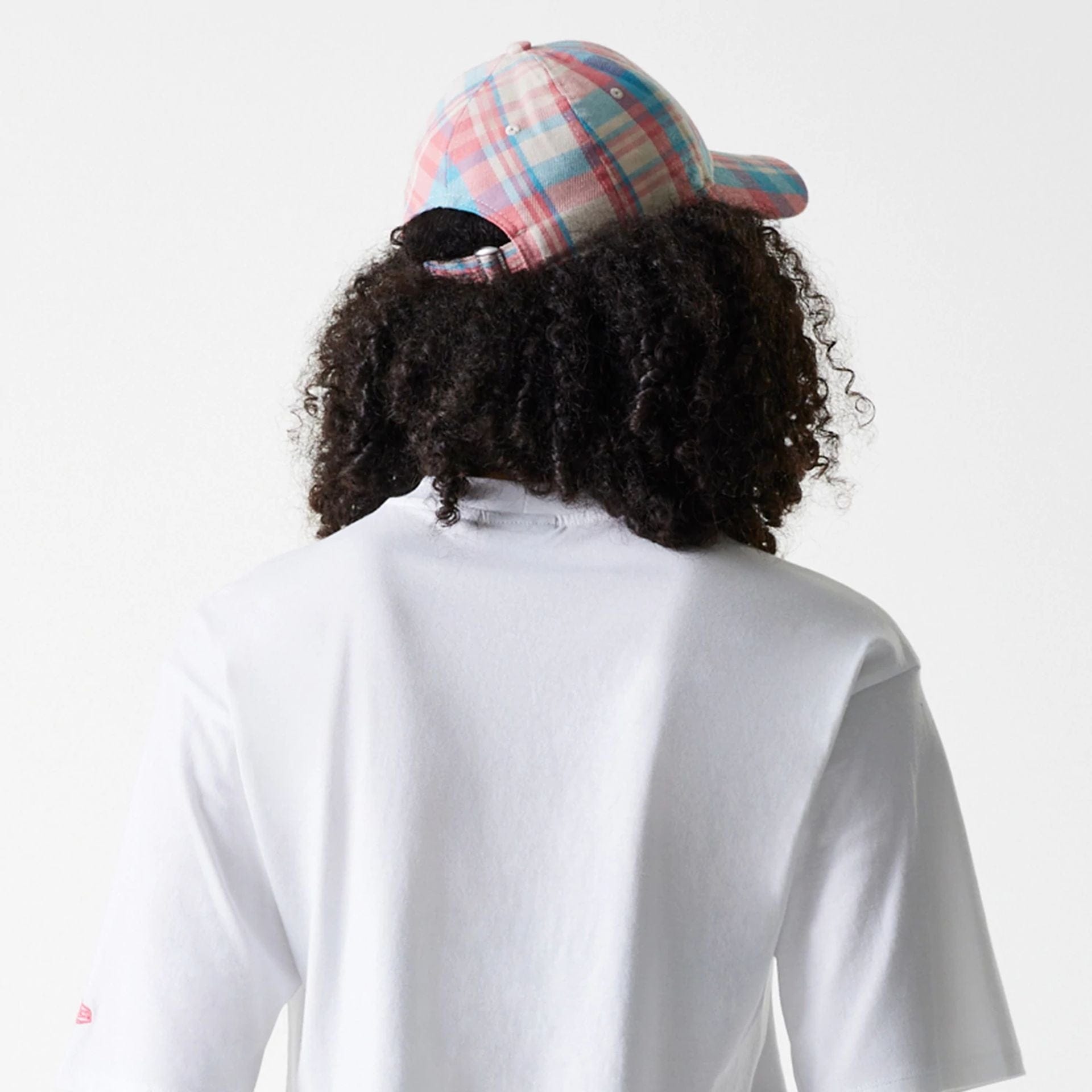 The Female model is wearing New York Yankees Womens League Essential Midi White Crop T-Shirt 7