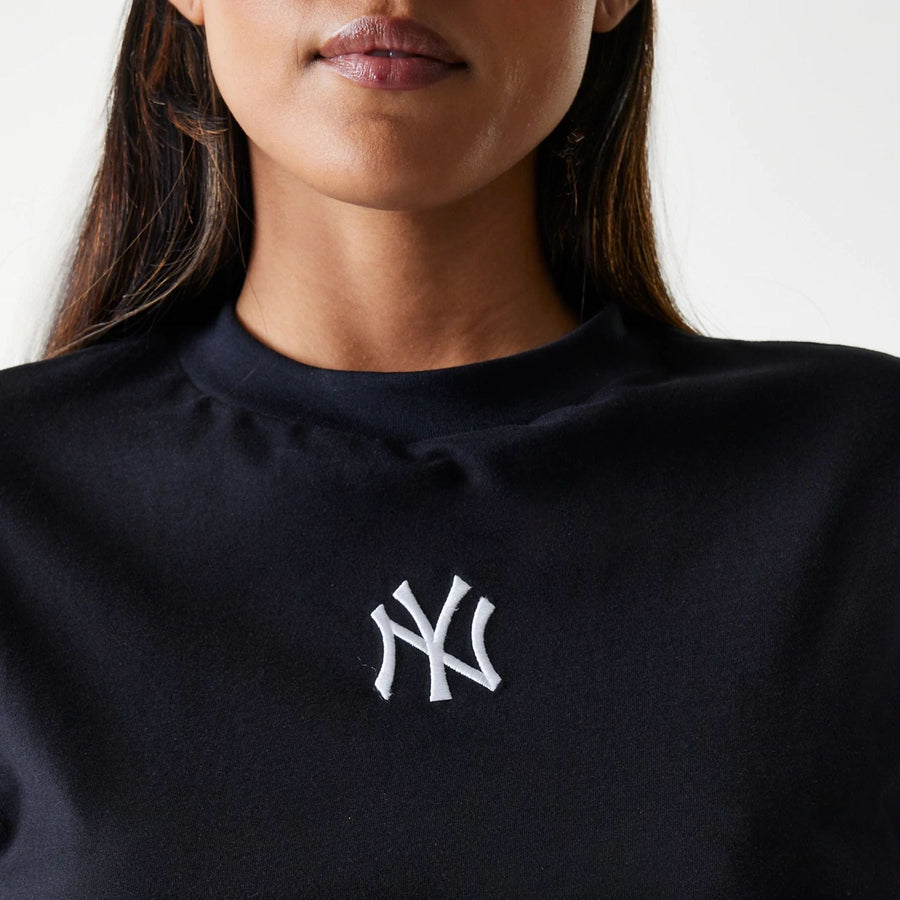 The Female model is wearing New York Yankees Womens League Essential Midi Black Crop T-Shirt 4