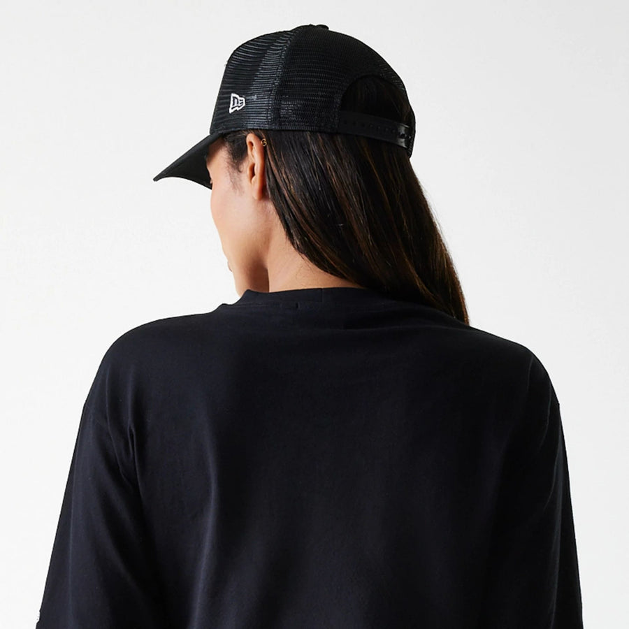 The Female model is wearing New York Yankees Womens League Essential Midi Black Crop T-Shirt 7