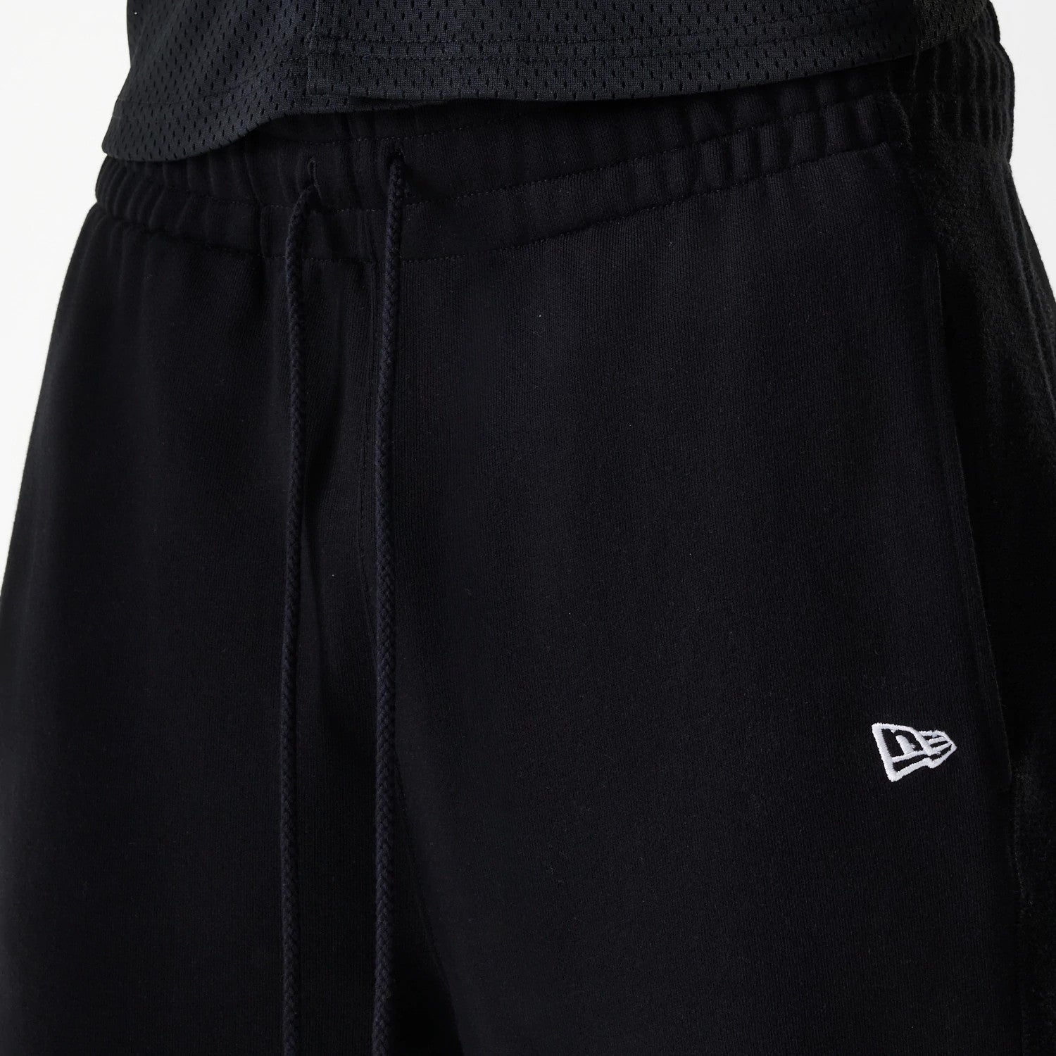 The Male model is wearing Chicago Bulls NBA Arch Graphic Black Joggers 6