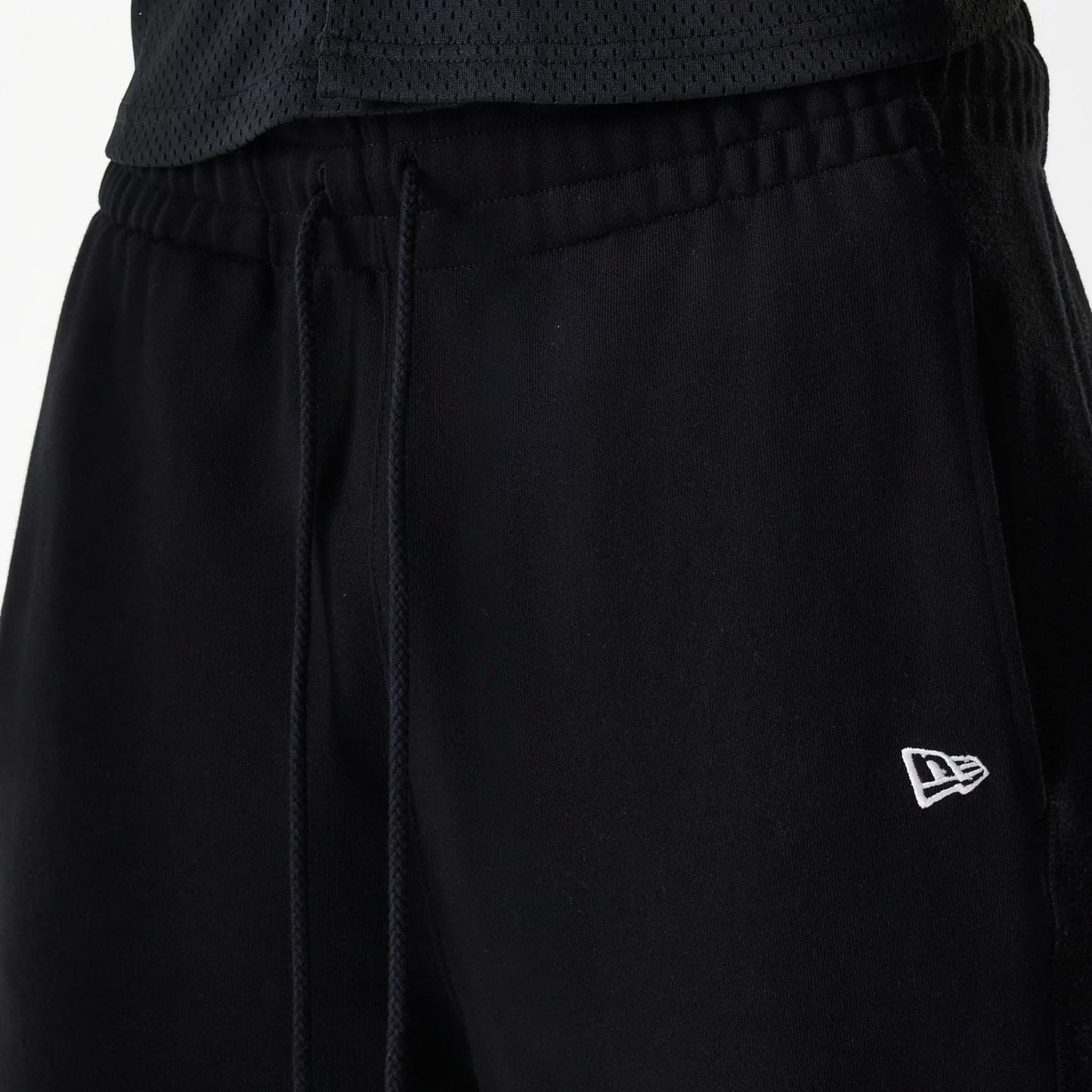 The Male model is wearing Chicago Bulls NBA Arch Graphic Black Joggers 6
