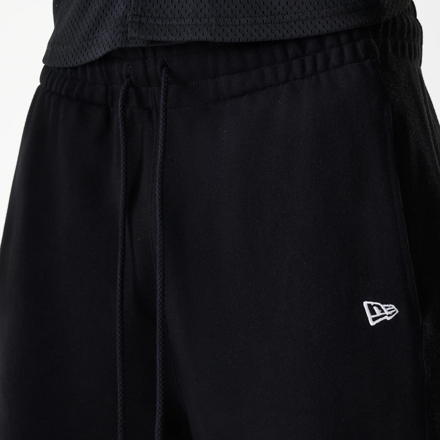 The Male model is wearing Chicago Bulls NBA Arch Graphic Black Joggers 6