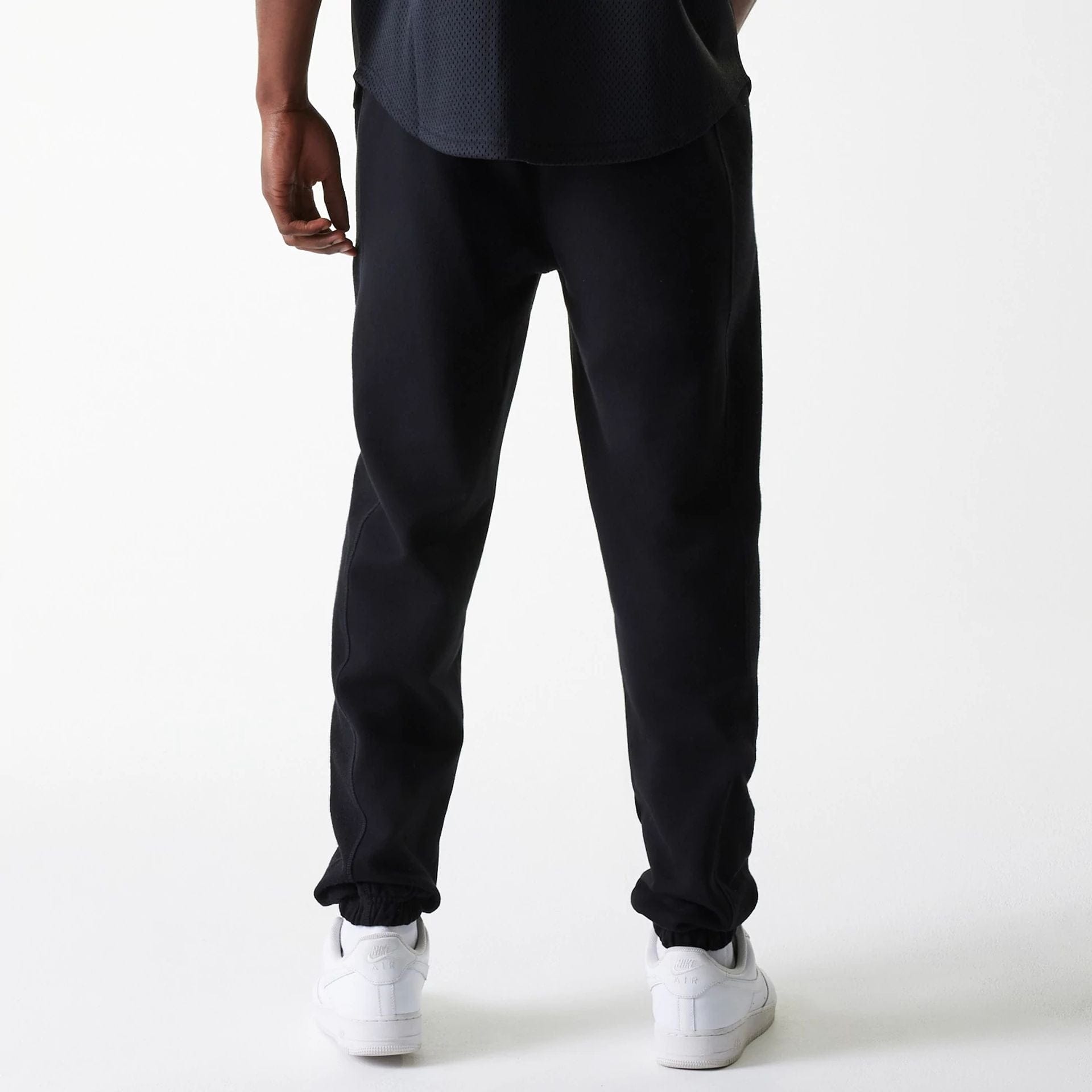 The Male model is wearing Chicago Bulls NBA Arch Graphic Black Joggers 2