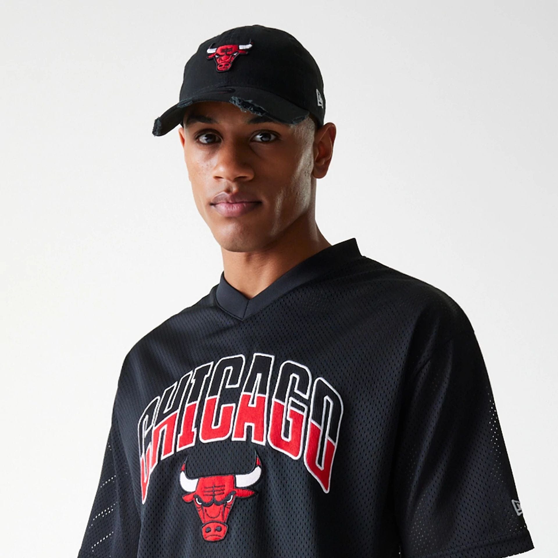 The Male model is wearing Chicago Bulls NBA Arch Mesh Black Mesh Oversized Jersey 5