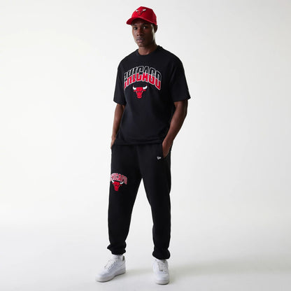 The Male model is wearing Chicago Bulls NBA Arch Graphic Black Oversized T-Shirt 8