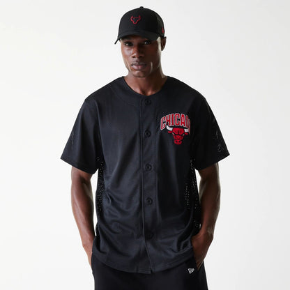 The Male model is wearing Chicago Bulls NBA Arch Graphic Black Mesh Jersey 1
