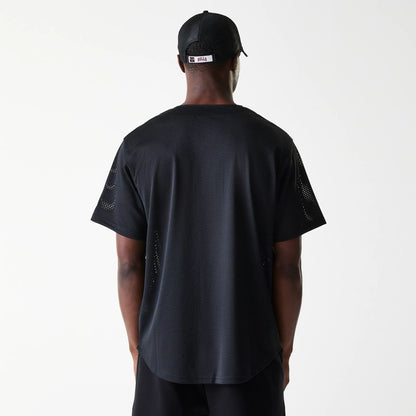 The Male model is wearing Chicago Bulls NBA Arch Graphic Black Mesh Jersey 2