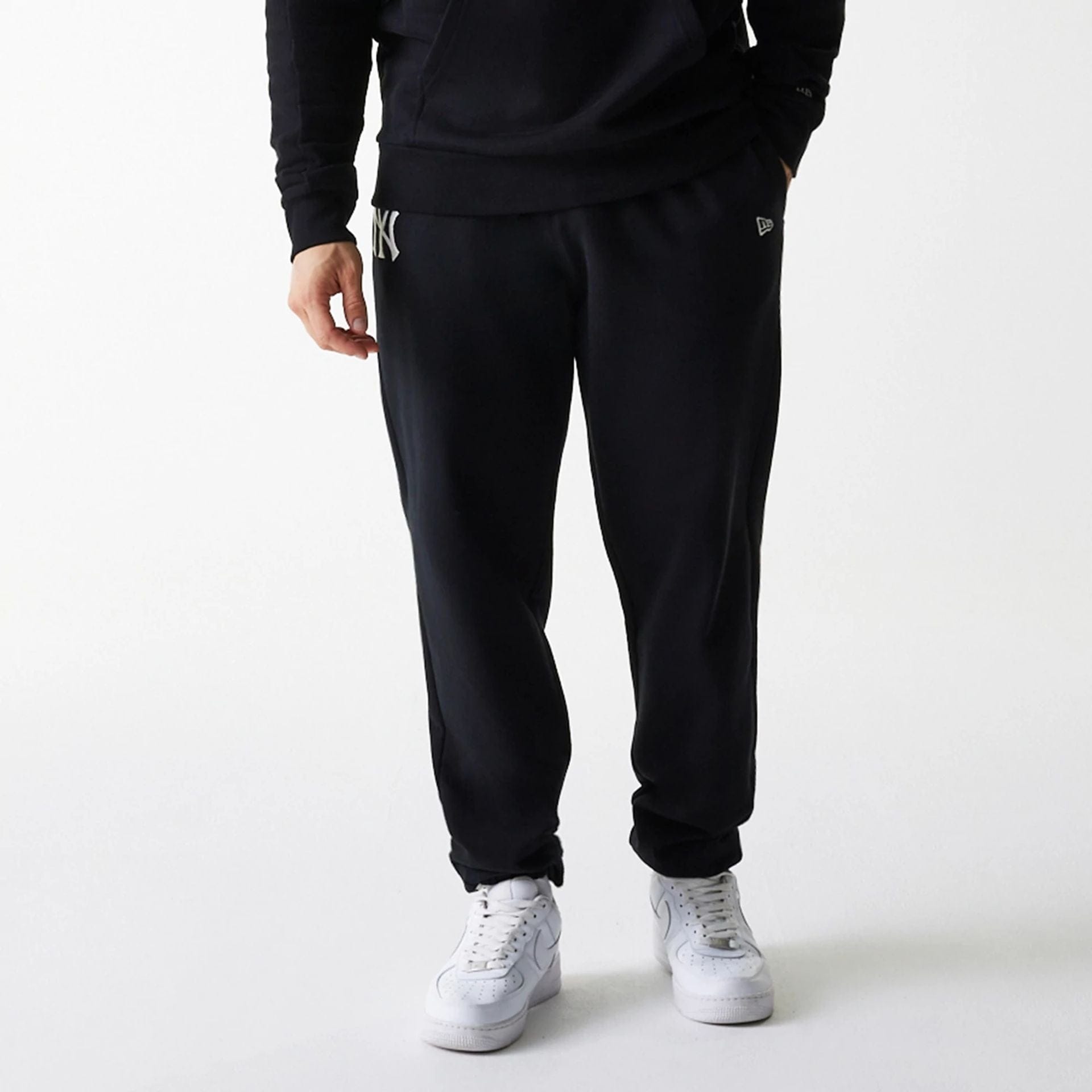 The Male model is wearing New York Yankees MLB Heritage Black Joggers 7