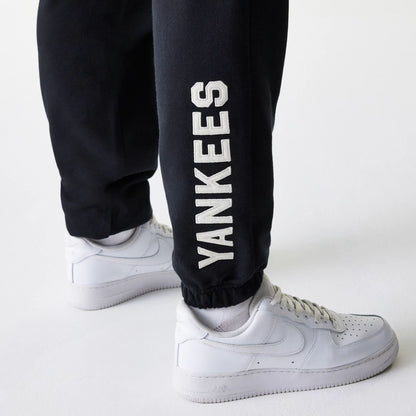 The Male model is wearing New York Yankees MLB Heritage Black Joggers 3