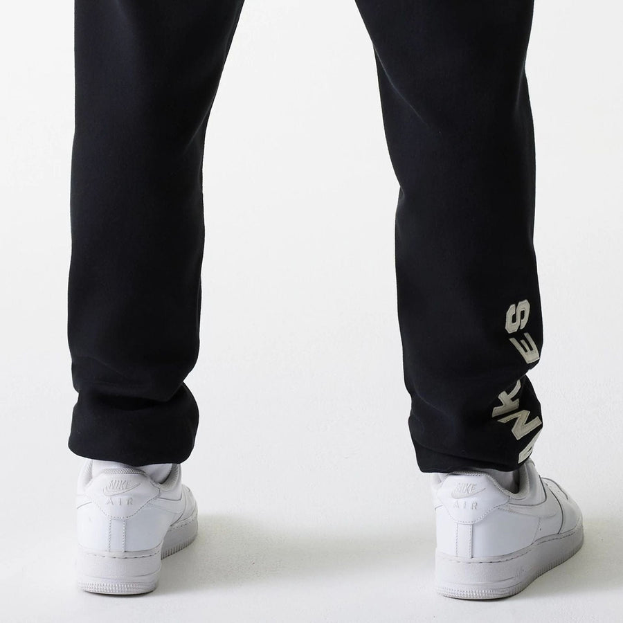 The Male model is wearing New York Yankees MLB Heritage Black Joggers 5