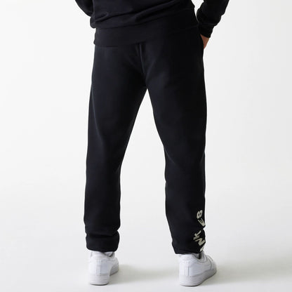 The Male model is wearing New York Yankees MLB Heritage Black Joggers 2