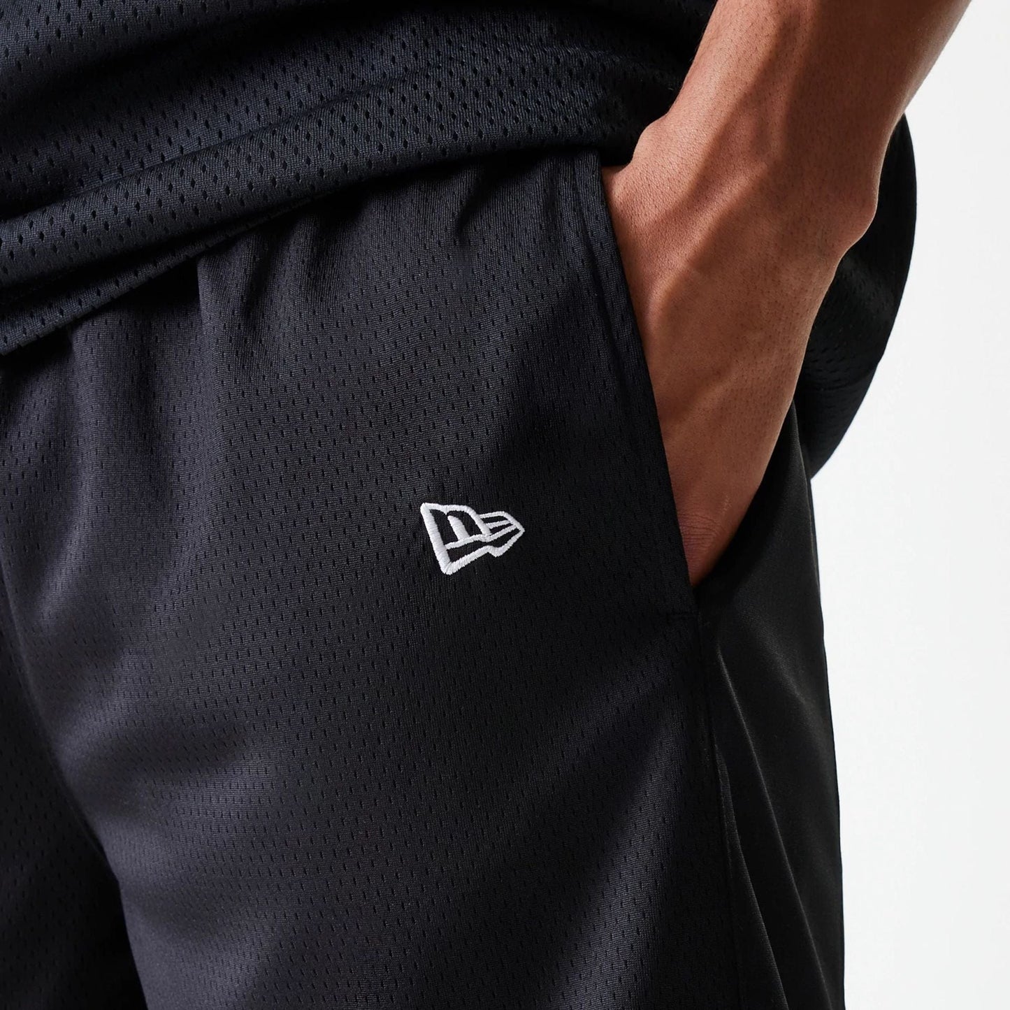 The Male model is wearing Chicago Bulls NBA Arch Graphic Black Mesh Shorts 4