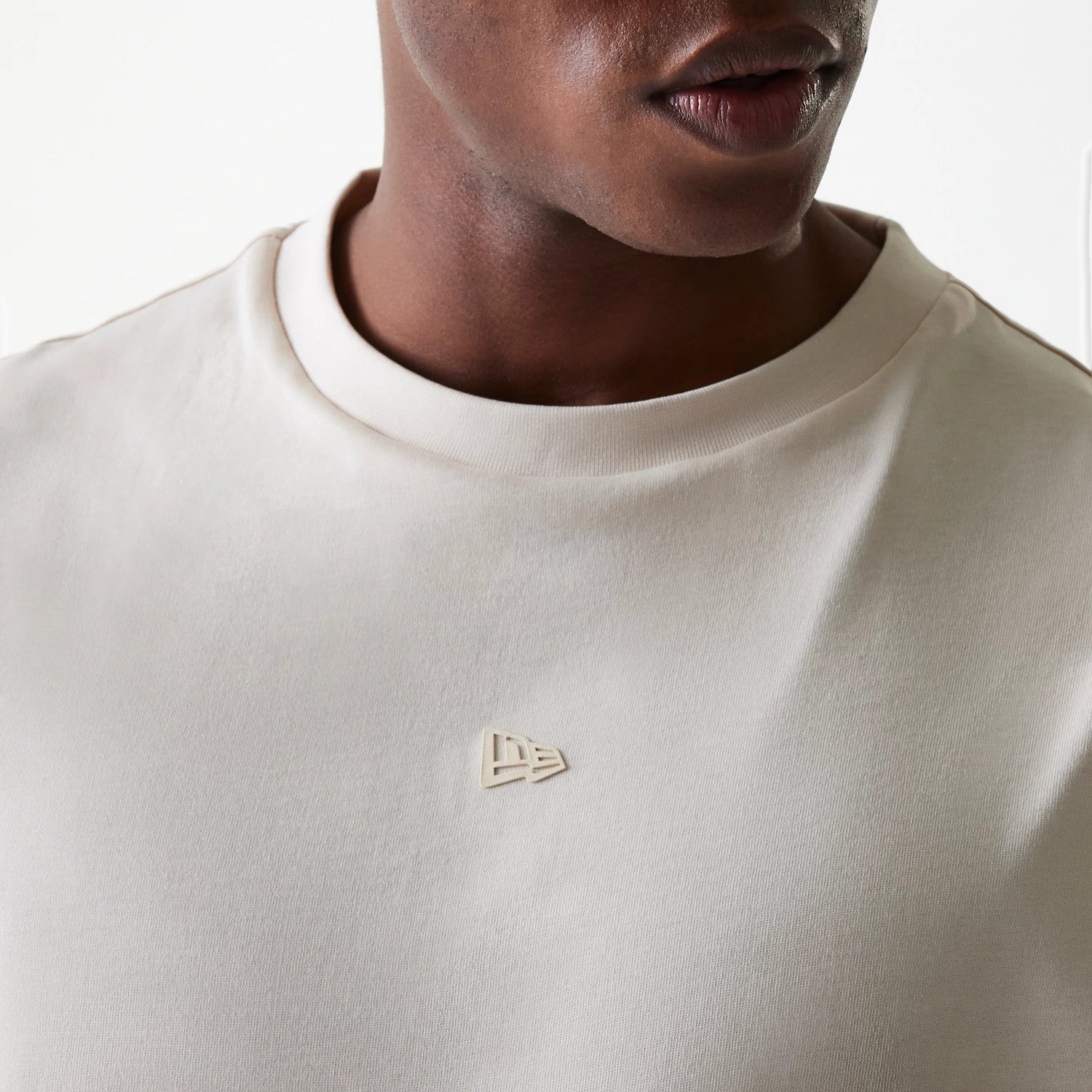 New Era Tech Light Beige Oversized T-Shirt | NEC EU