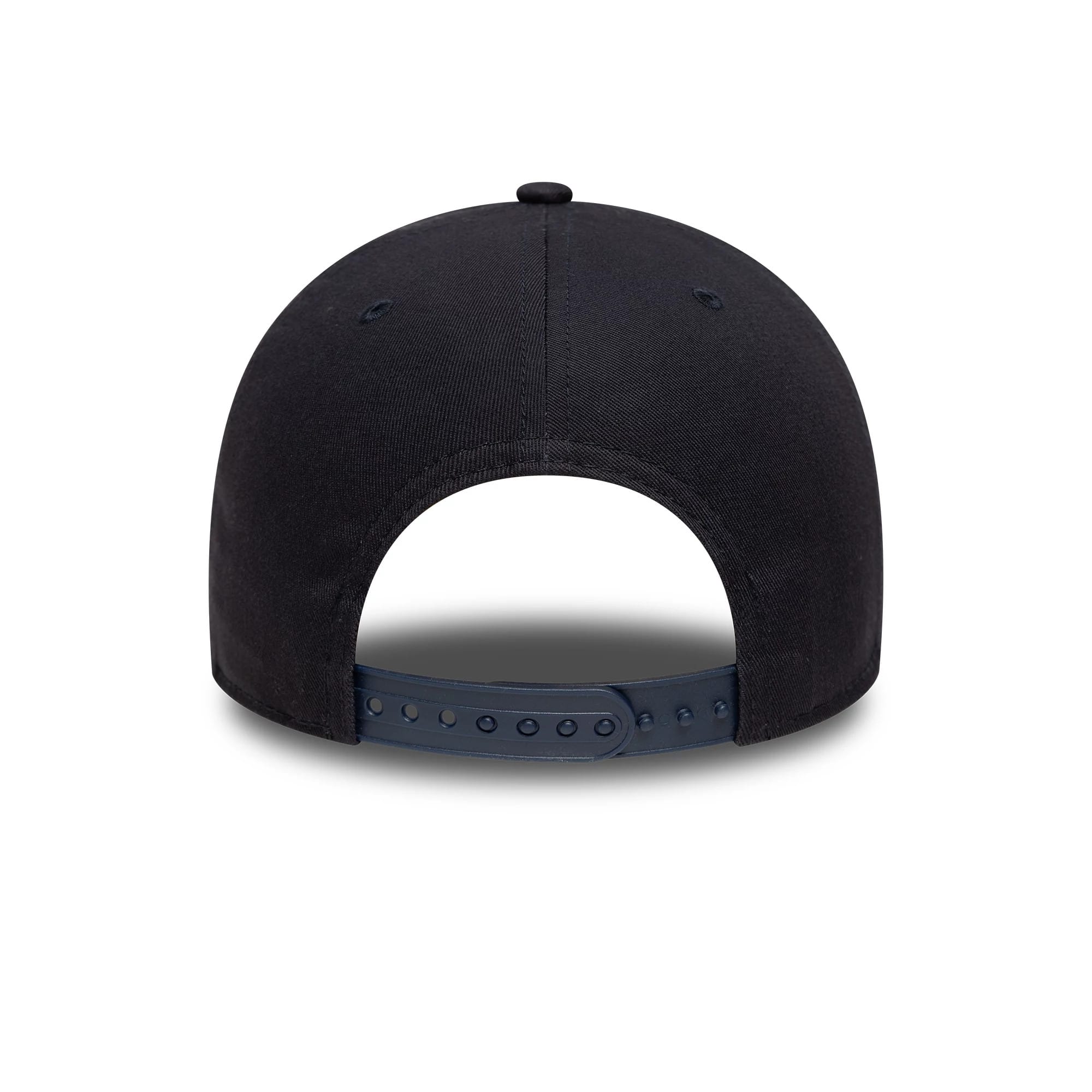 Pictured is this Core Chelsea FC Lion Crest 9FORTY in navy. 4