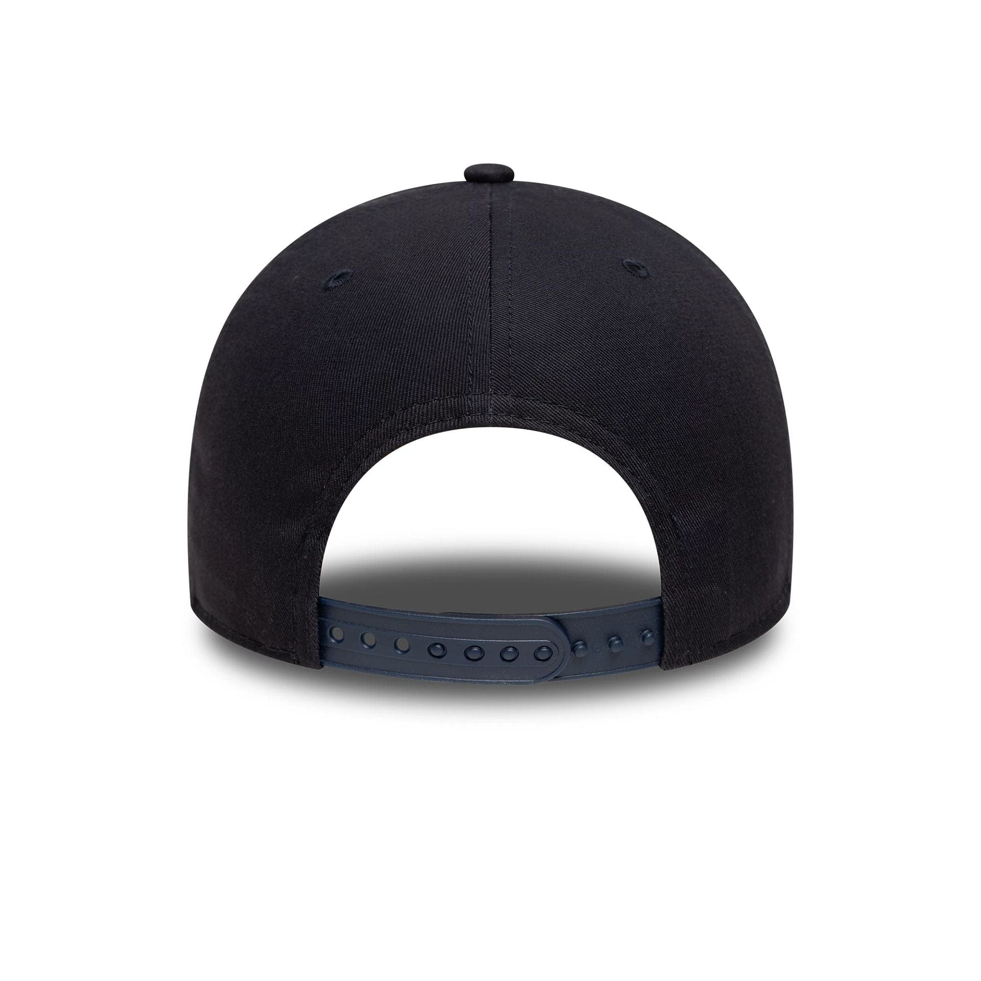 Pictured is this Core Chelsea FC Lion Crest 9FORTY in navy. 4