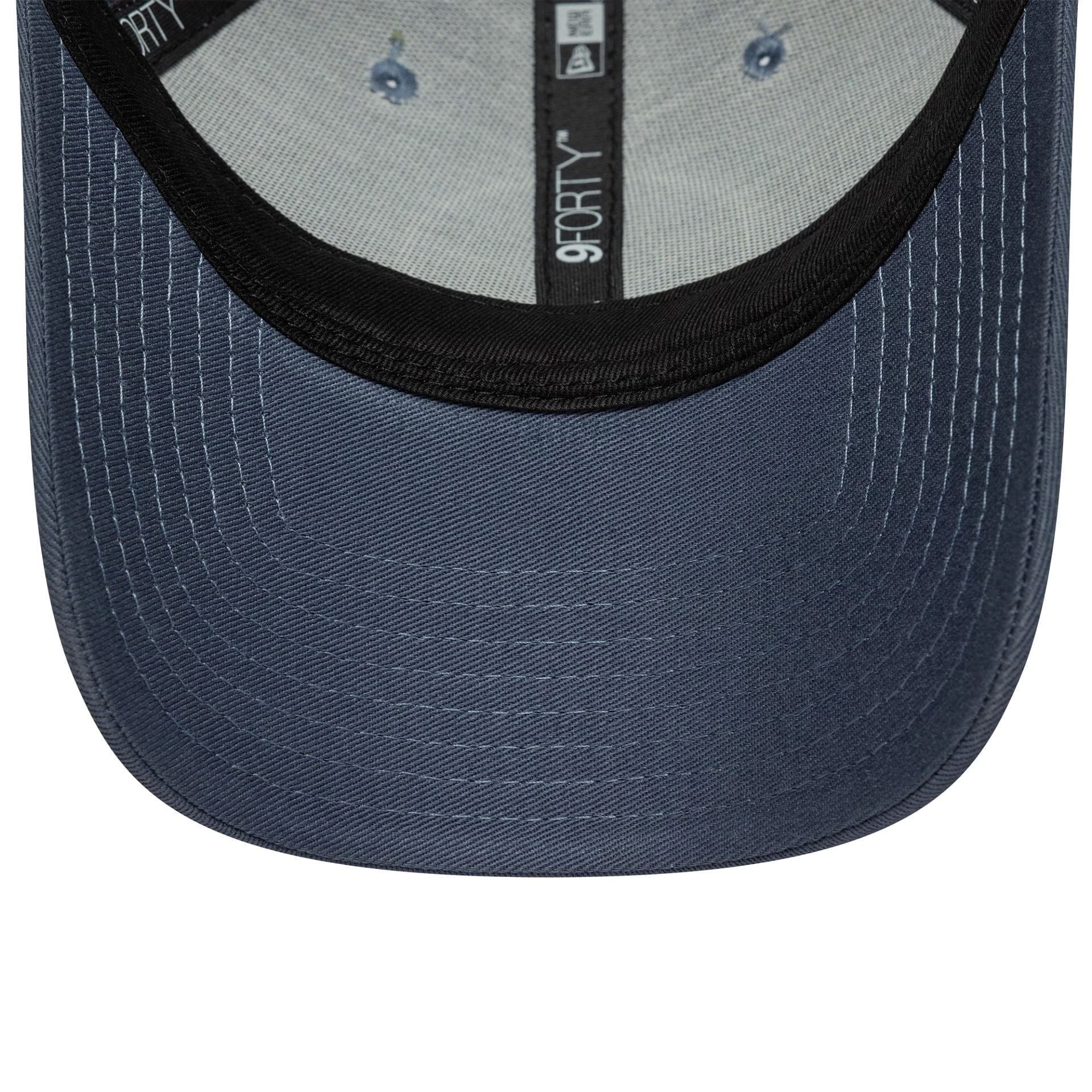 This is a Chelsea FC Lion Crest Seasonal Dark Blue 9FORTY Adjustable Cap 5