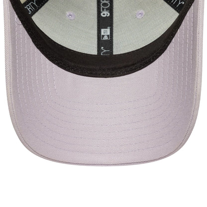 This is a Chelsea FC Lion Crest Womens Contrast Cream 9FORTY Adjustable Cap 5