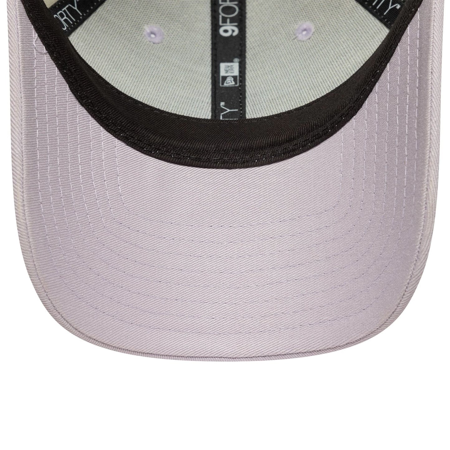 This is a Chelsea FC Lion Crest Womens Contrast Cream 9FORTY Adjustable Cap 5