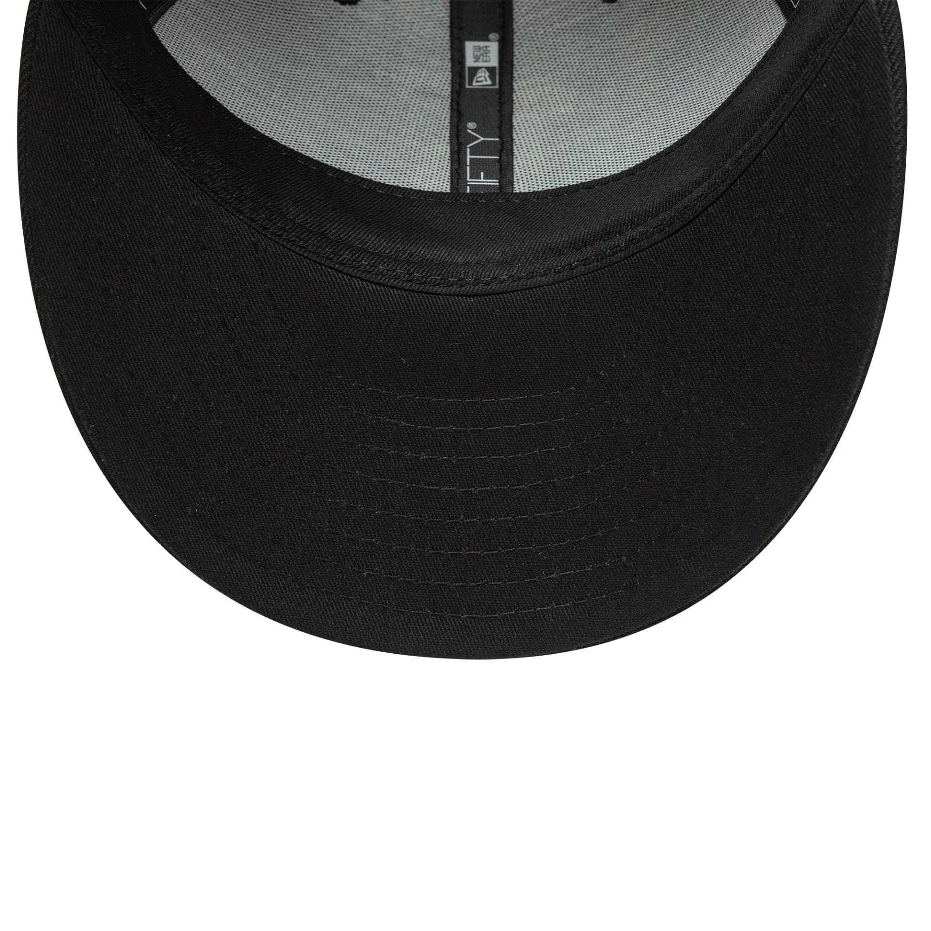 This is a Manchester United FC Vintage Black Low Profile 9FIFTY Snapback Adjustable Cap 6