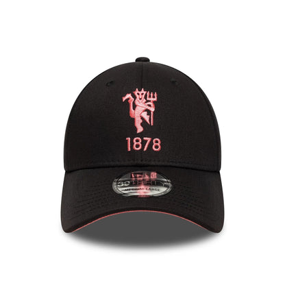 This is a Manchester United FC Seasonal Black 39THIRTY Stretch Fit Cap 3
