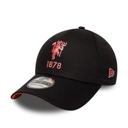 This is a Manchester United FC Seasonal Black 39THIRTY Stretch Fit Cap 1