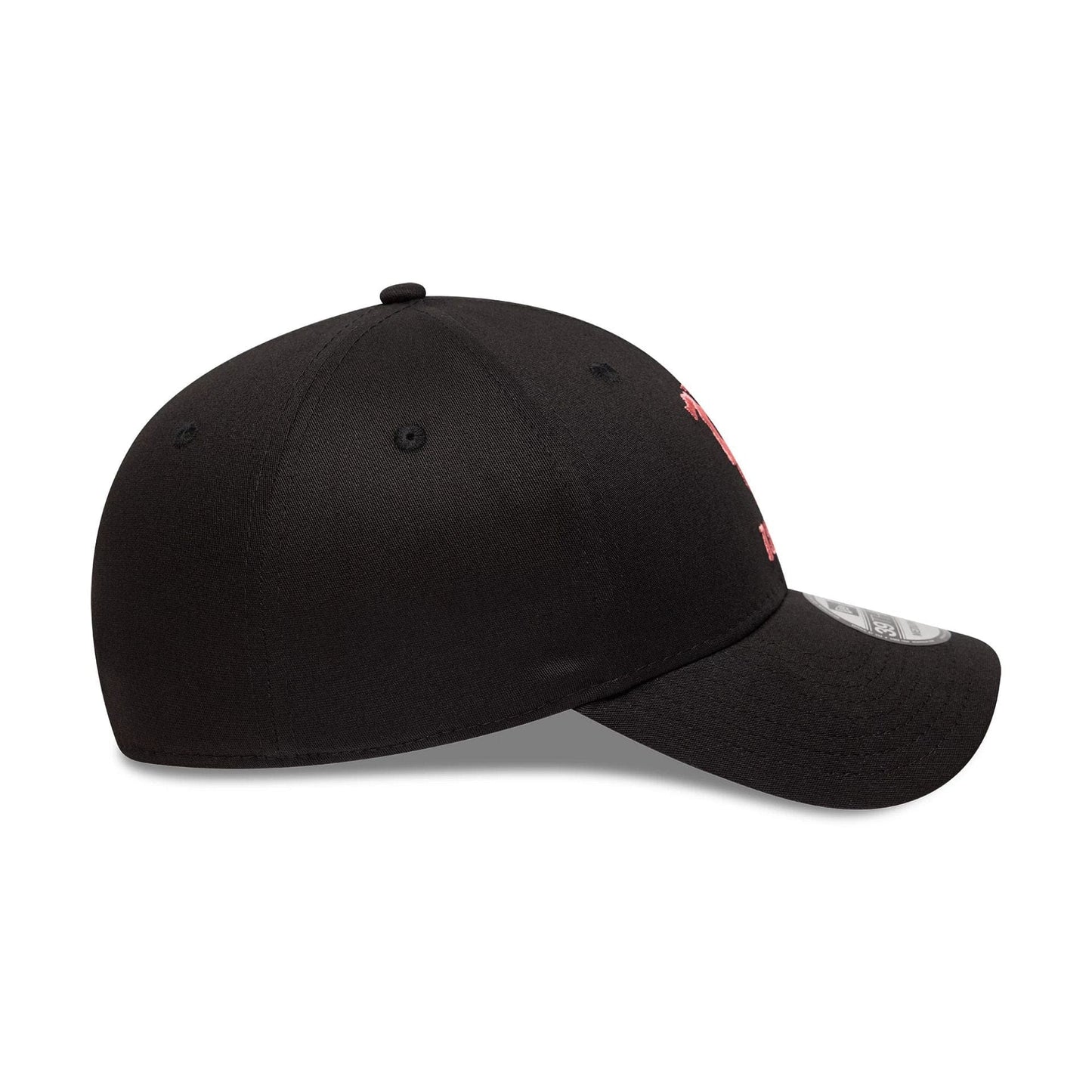 This is a Manchester United FC Seasonal Black 39THIRTY Stretch Fit Cap 6