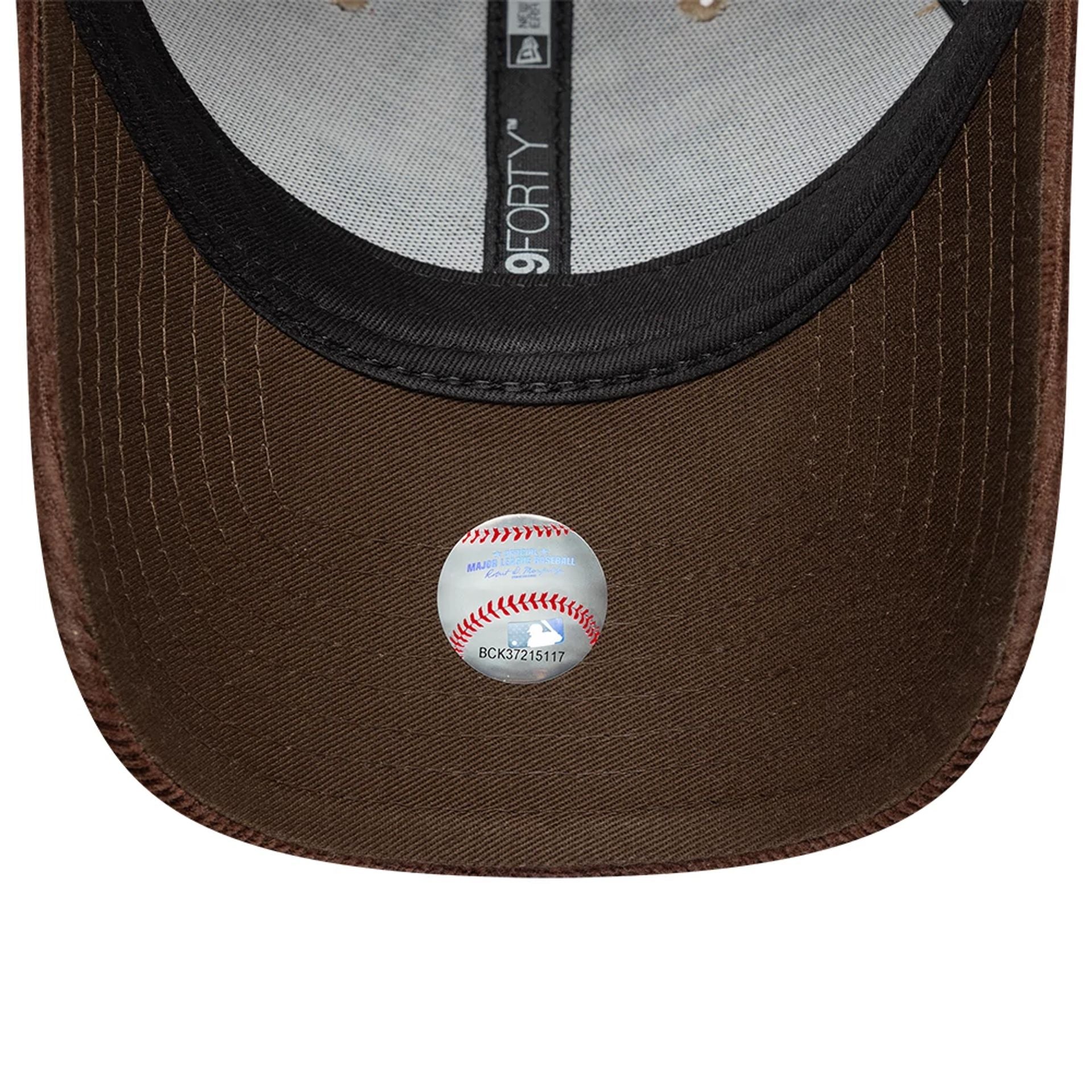 This is a New York Yankees Cord & Tweed Brown 9FORTY Adjustable Cap 7