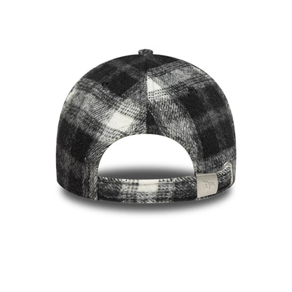 This is a Chicago White Sox Cord & Tweed Black 9FORTY Adjustable Cap 6