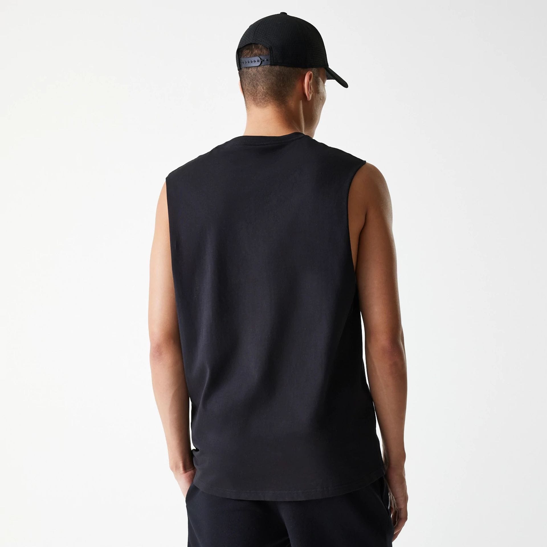 The Male model is wearing New York Yankees MLB Midi Black Sleeveless T-Shirt 2