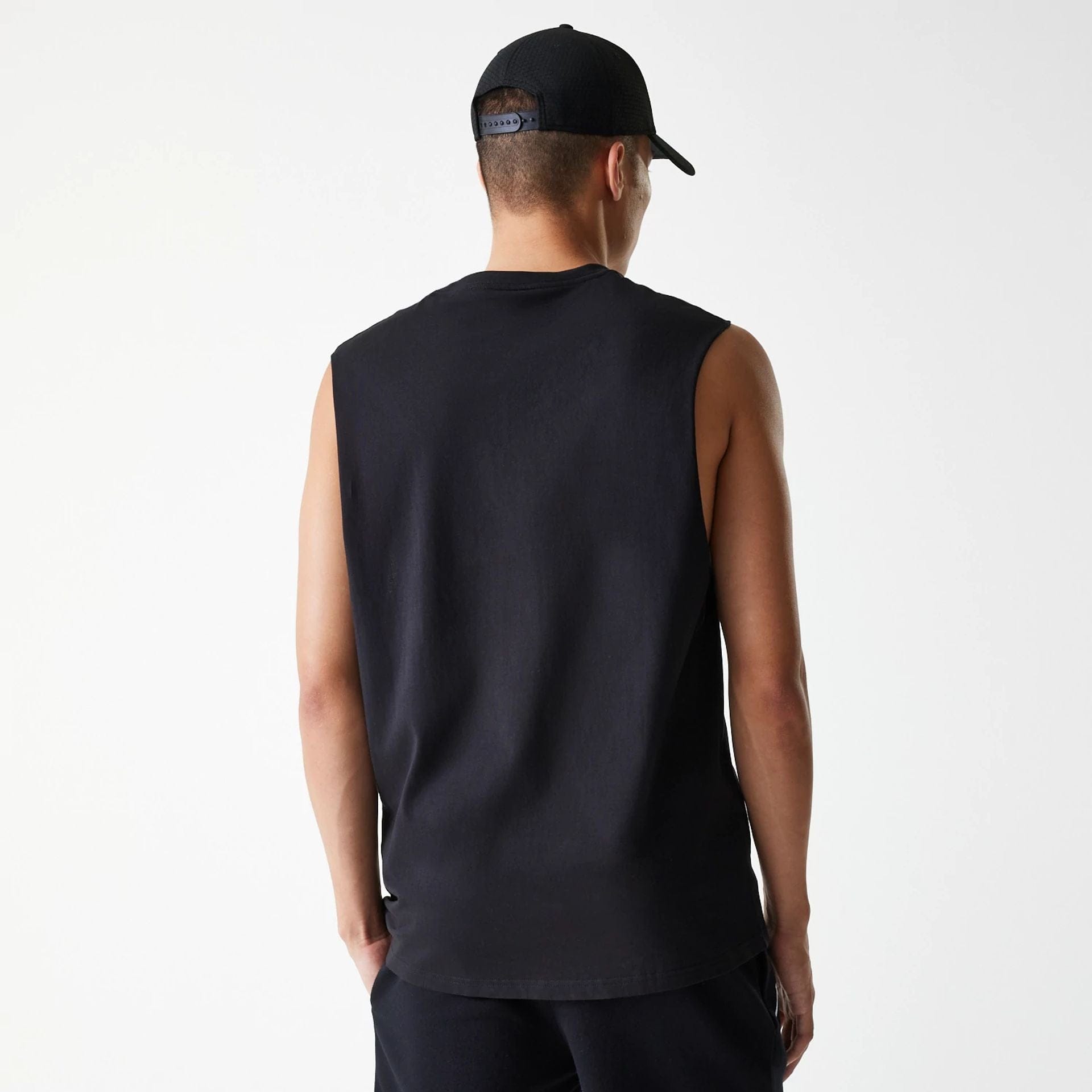 The Male model is wearing New York Yankees MLB Midi Black Sleeveless T-Shirt 2