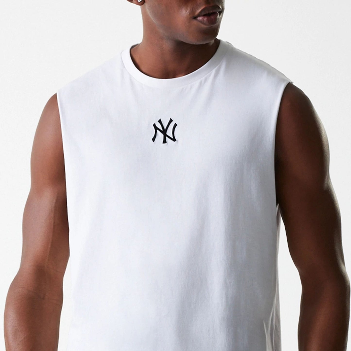 The Male model is wearing New York Yankees MLB Midi White Sleeveless T-Shirt 3