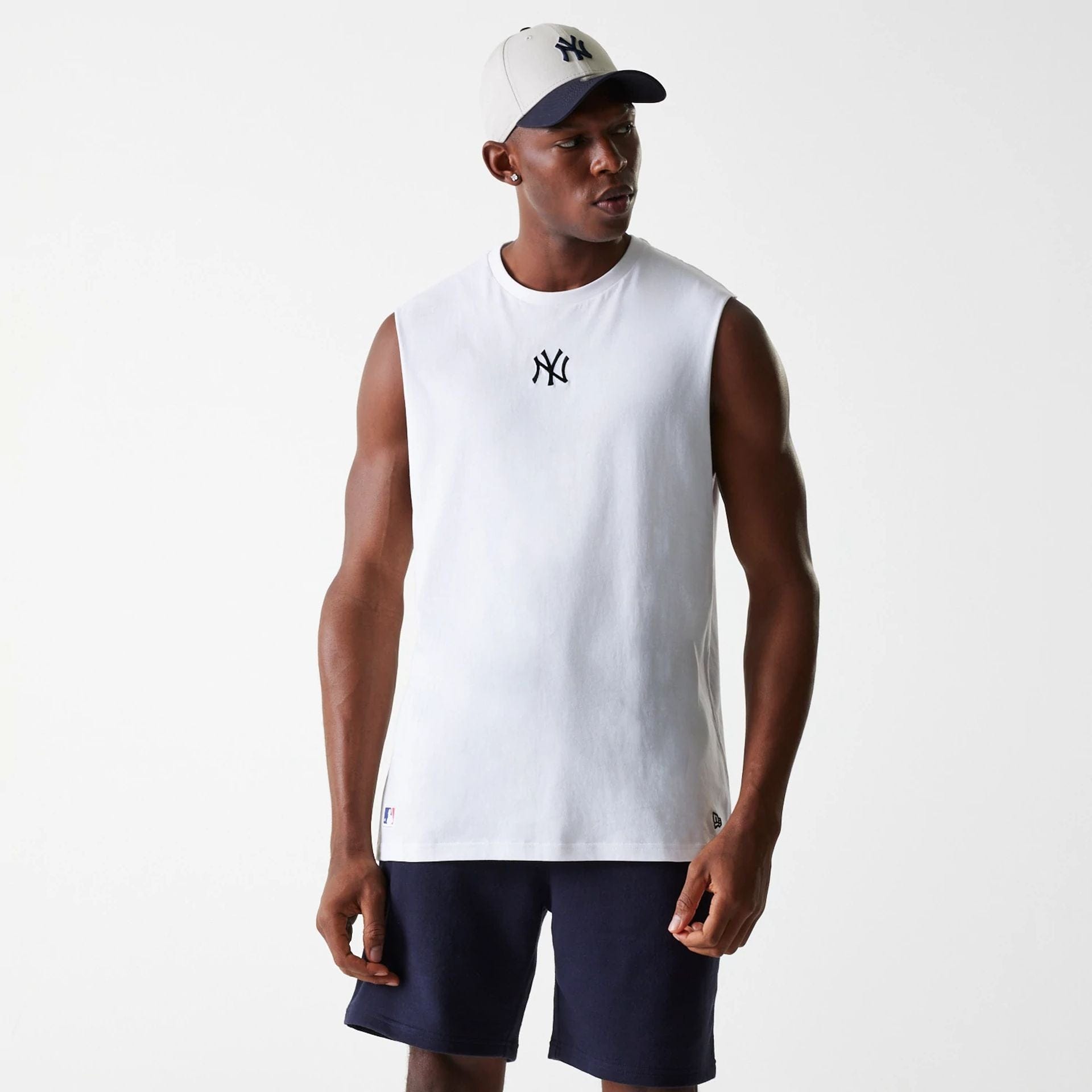 The Male model is wearing New York Yankees MLB Midi White Sleeveless T-Shirt 1